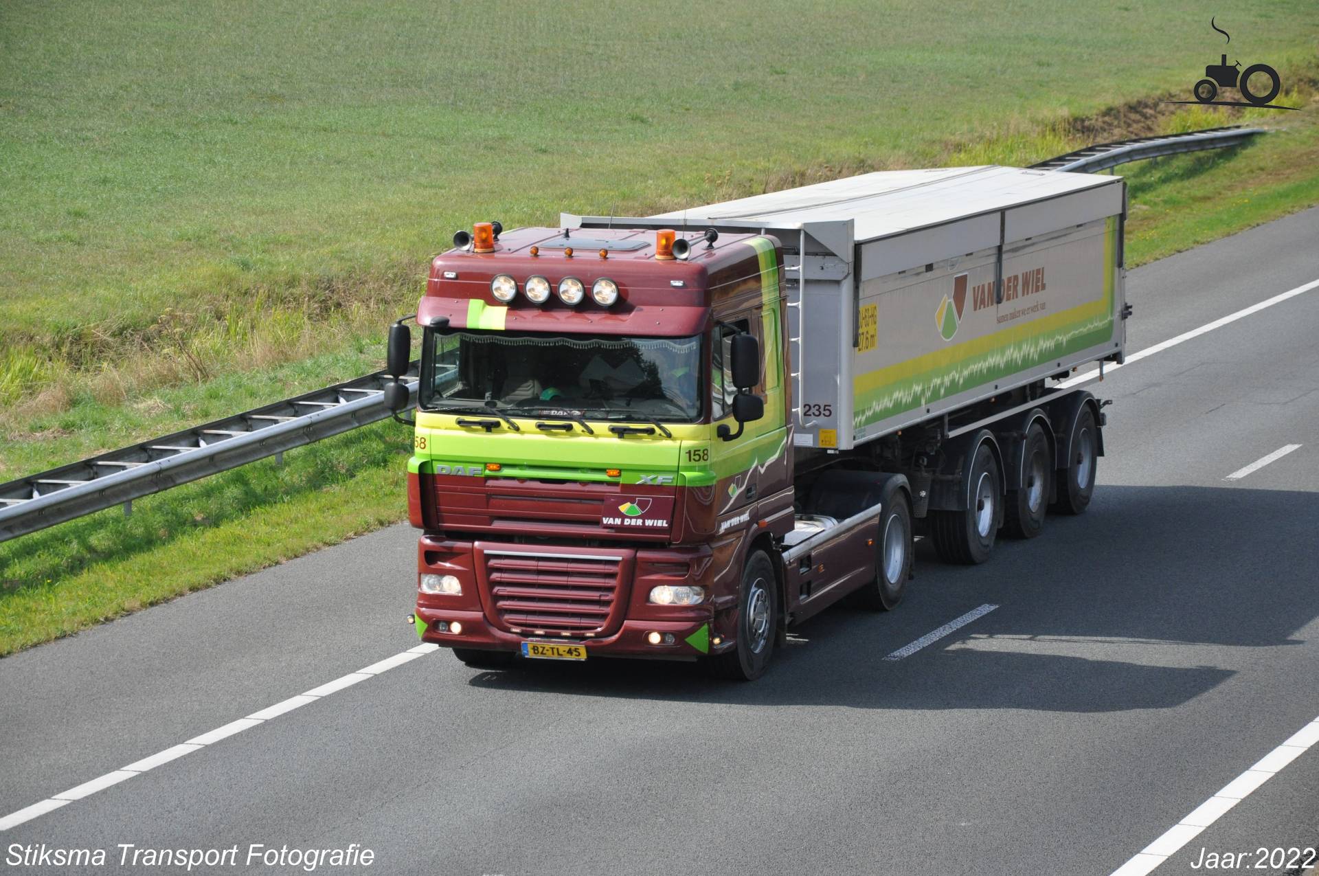 Foto DAF XF Van Van Der Wiel Transport TruckFan