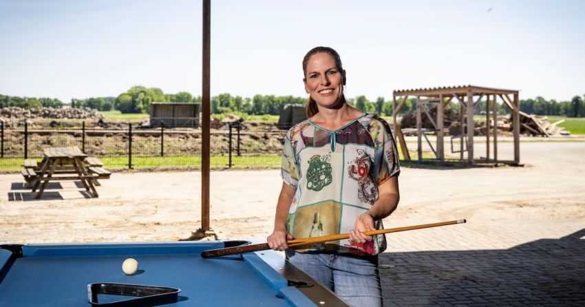 Suzanne vindt droomboerderij voor haar zorgbedrijf: ‘Trek een jas aan en word maar lekker vies.’