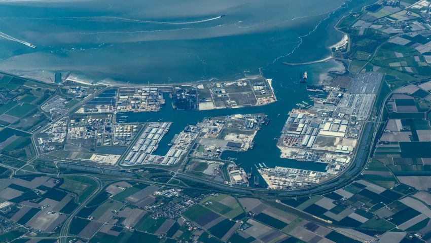 TotalEnergies vraagt vergunning aan voor elektrolyser in haven Vlissingen