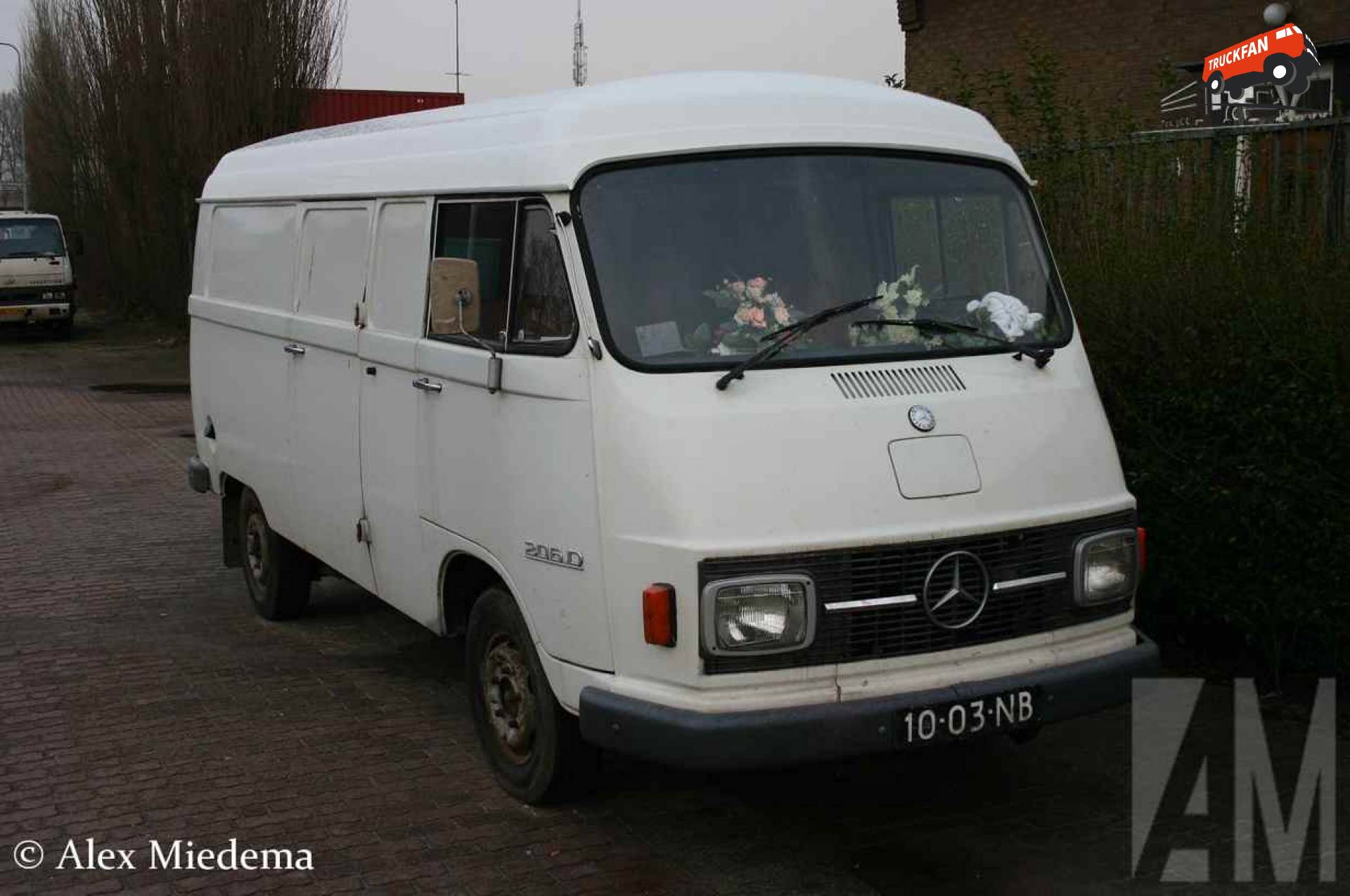Mercedes-Benz L206D
