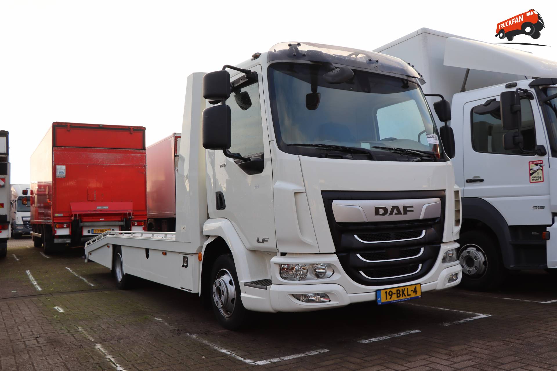 DAF LF Euro 6 met Tijhof opbouw bij Kleyn Trucks in Vuren