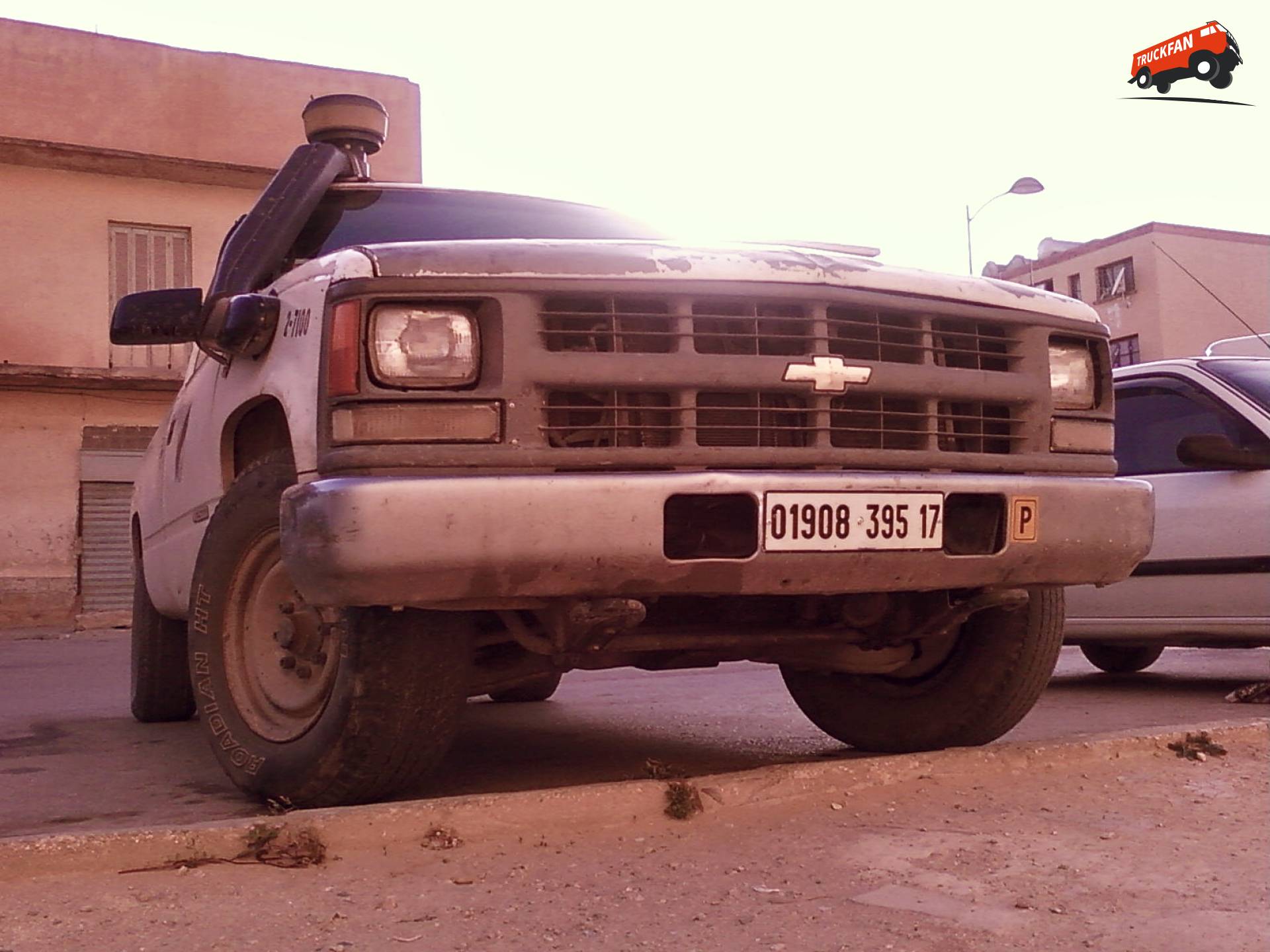 Chevrolet Cheyenne C2500 Turbo Diesel Pick-up in Algerijns Landschap