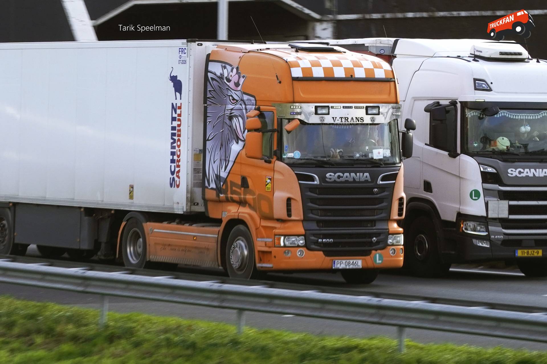 Scania R500 vrachtwagen van V-Trans op A16