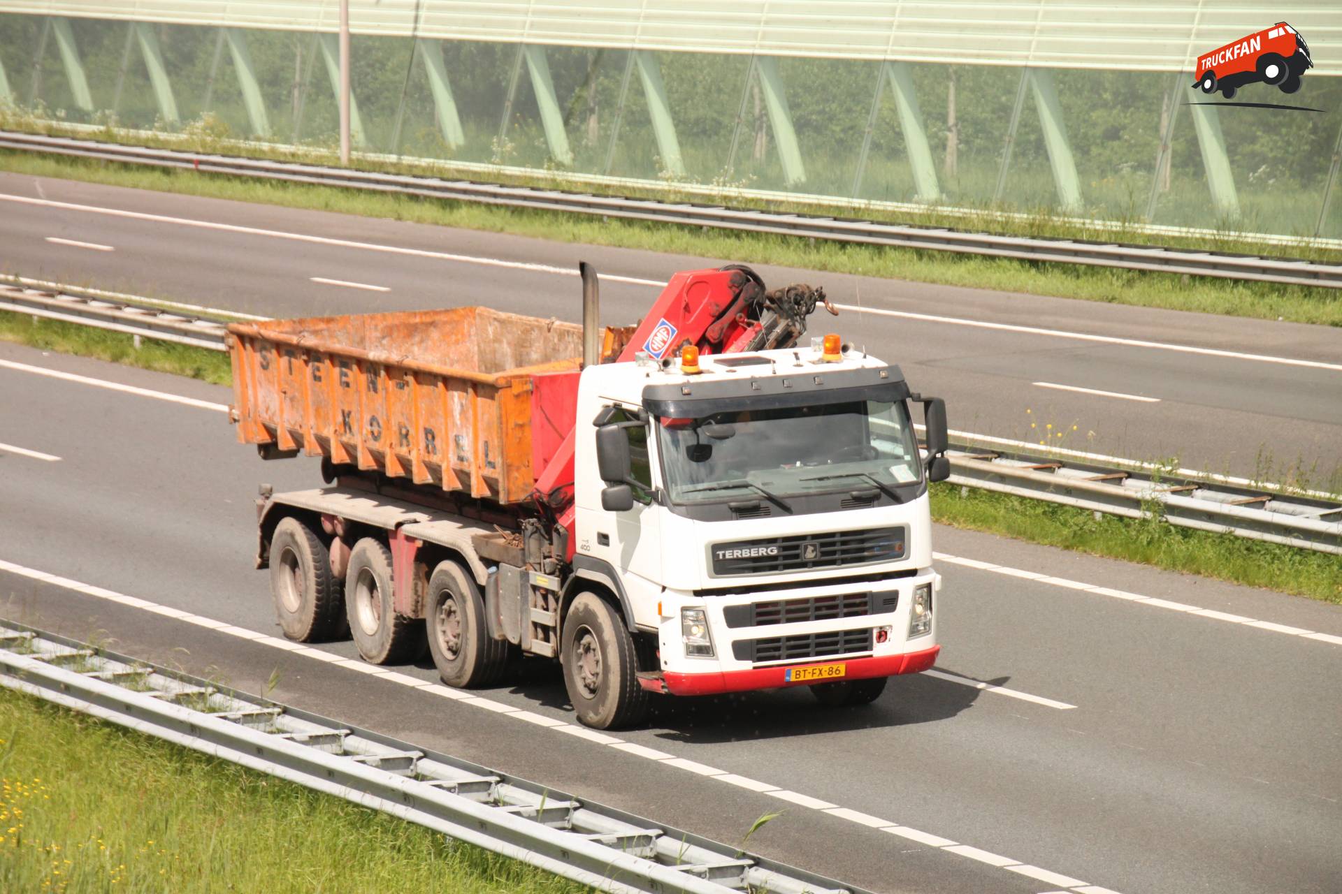 Terberg FM1850 vrachtwagen bij Steenkorrel Recycling Amsterdam