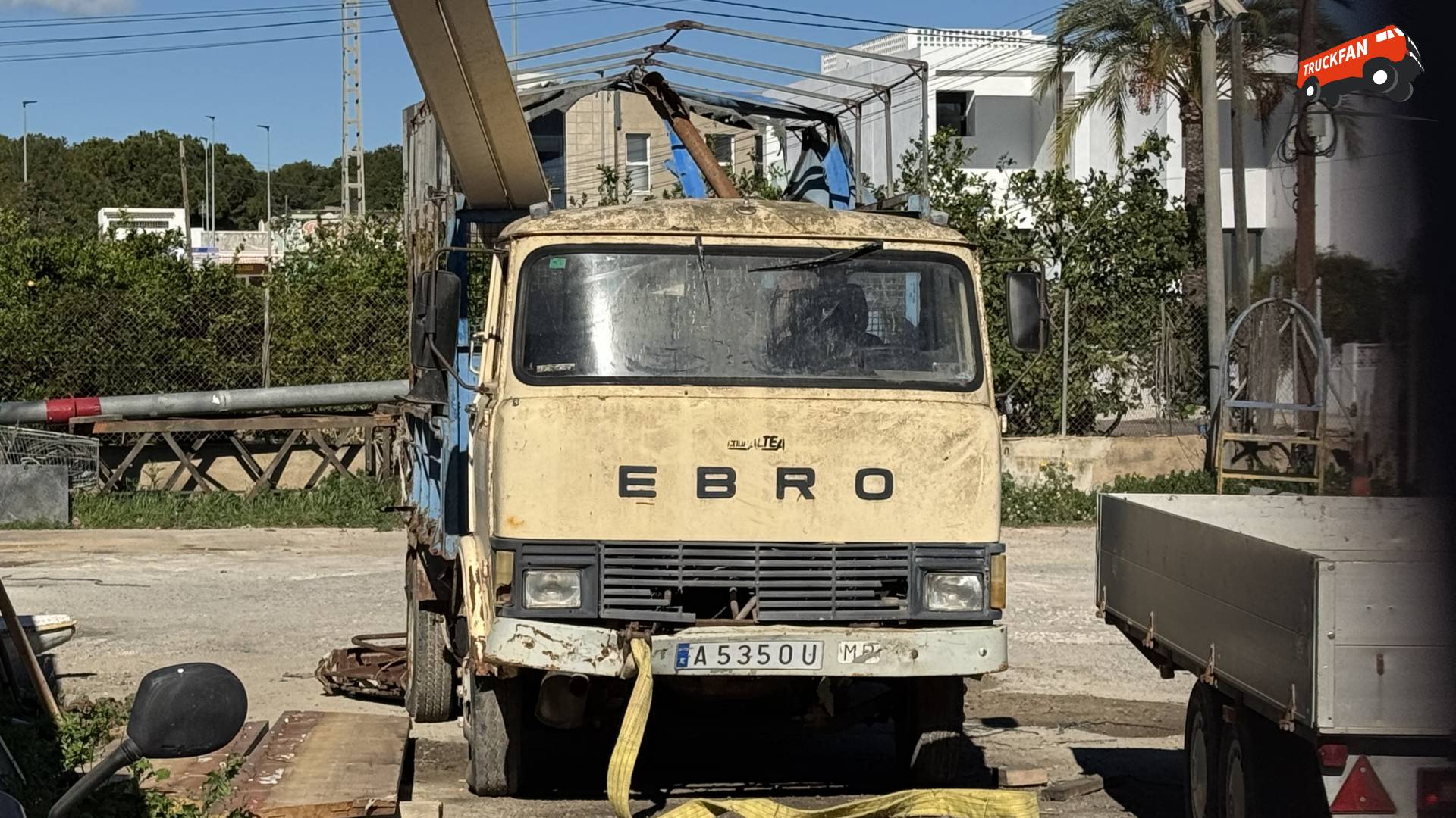 Klassieke EBRO tractor in L’Albir