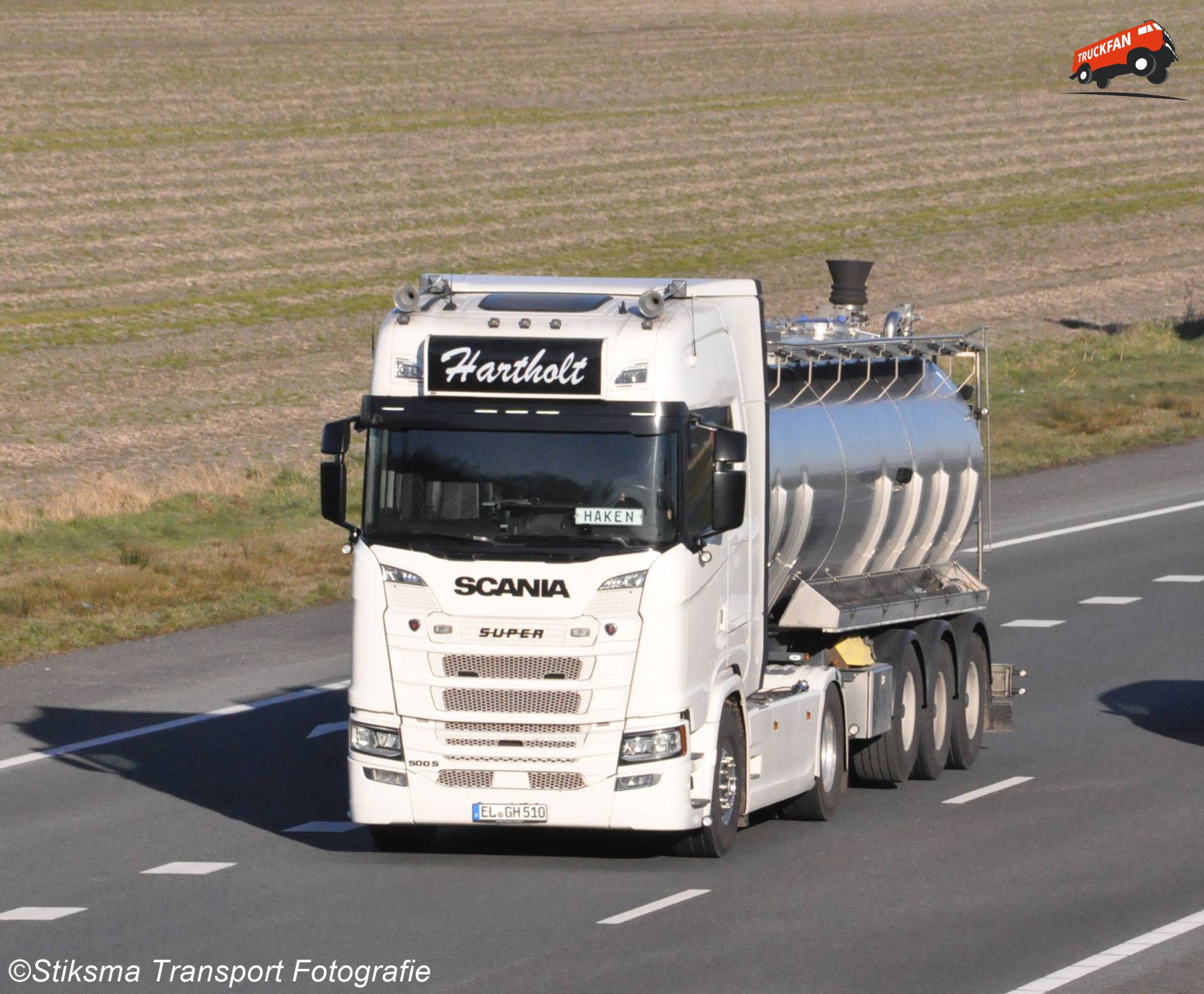 Scania S500 met drieassige tankoplegger