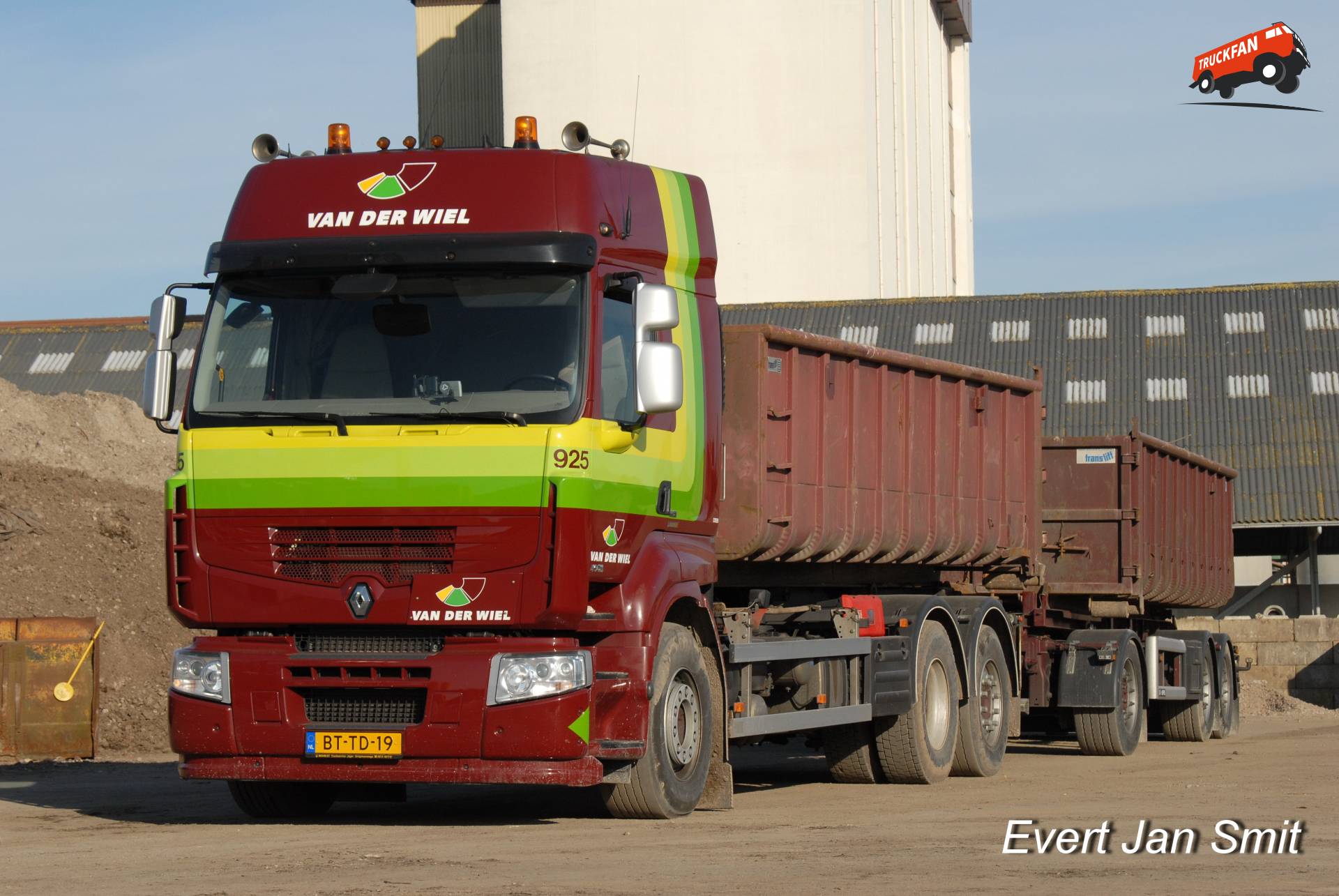 Renault Premium Lander 450 container truck