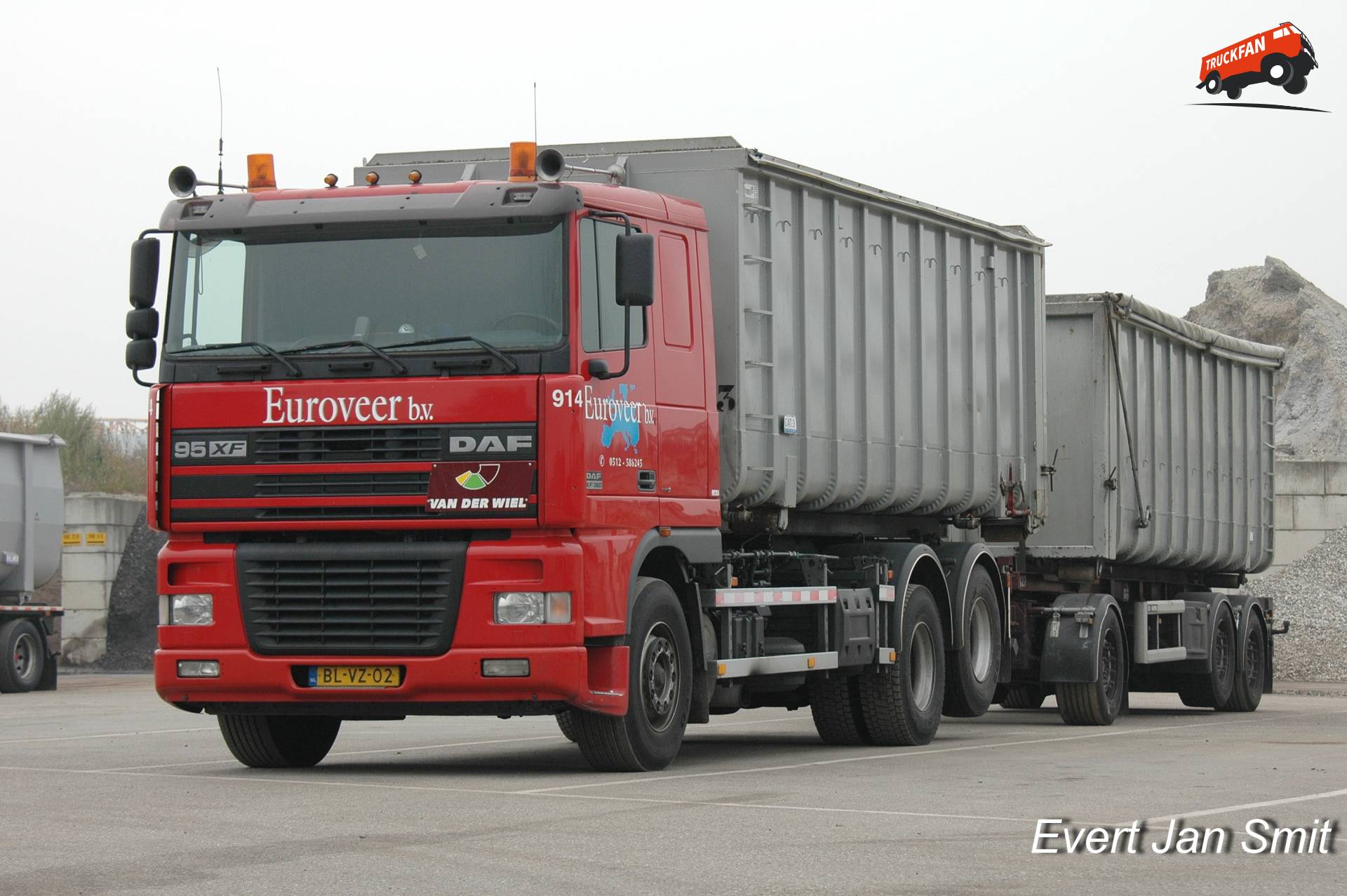 DAF XF380 FAS container truck in Drachten