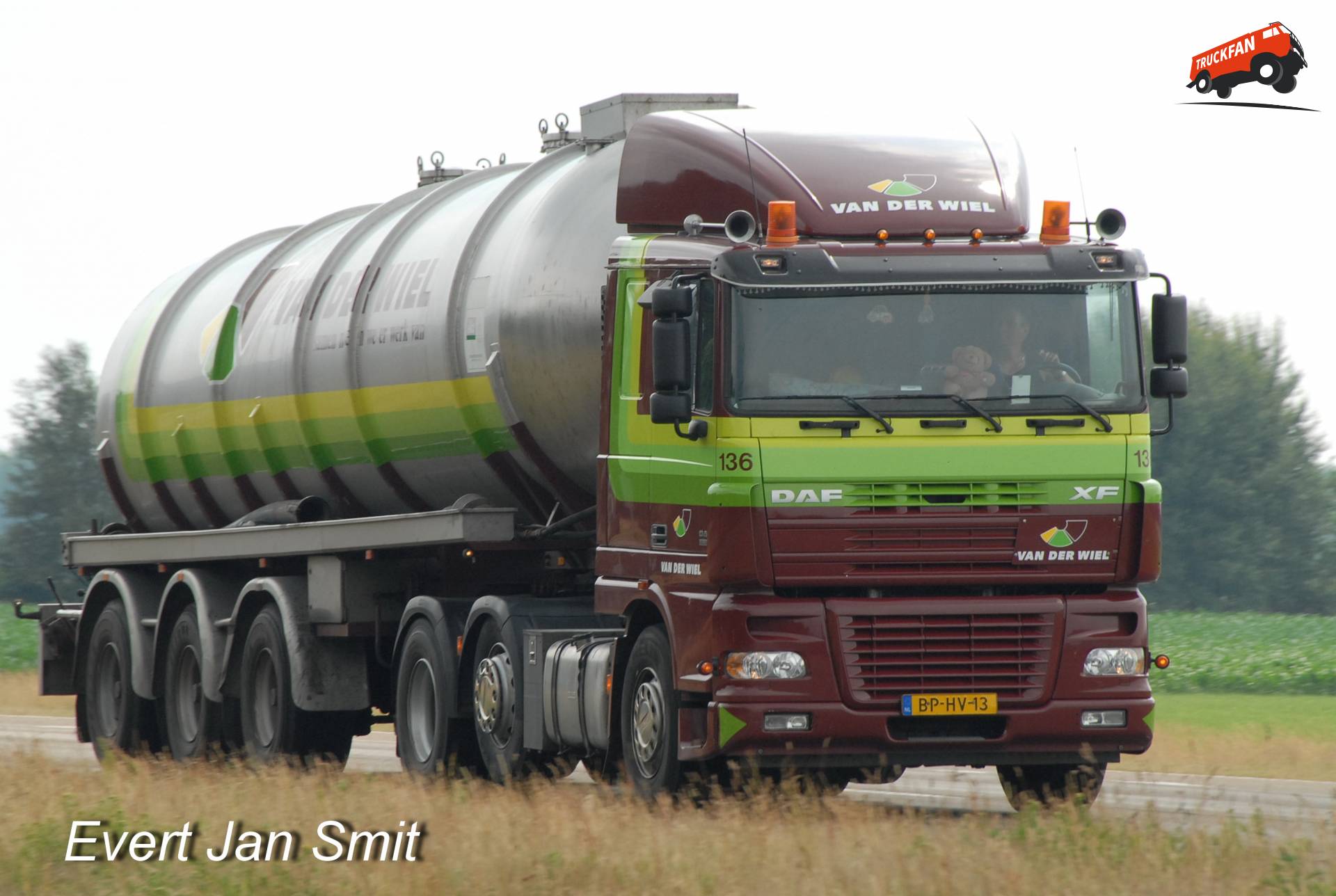 DAF XF FTG met Dijkstra tankoplegger op N34