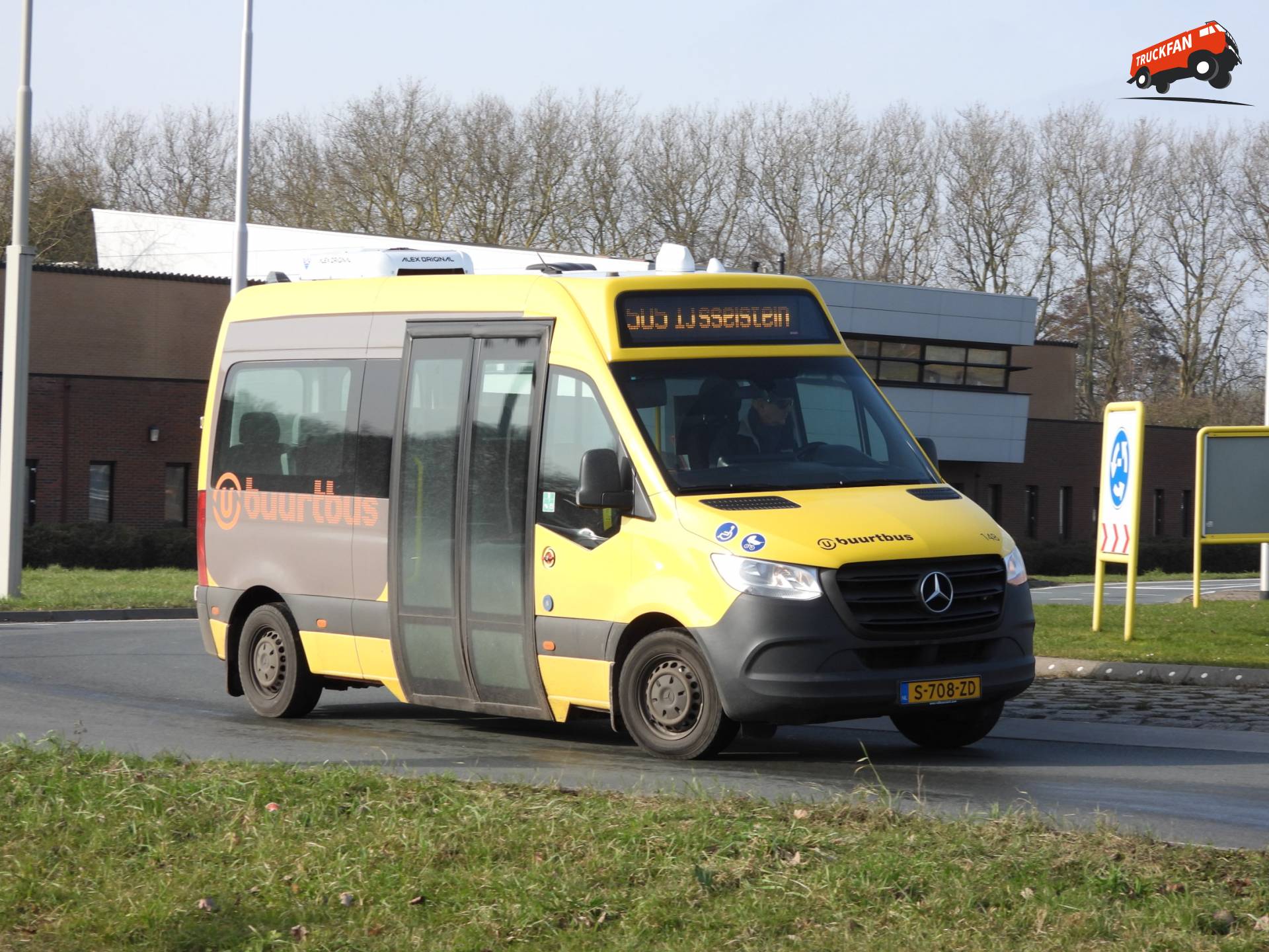 Keolis 148 Mercedes-Benz Sprinter met VDL MidCity