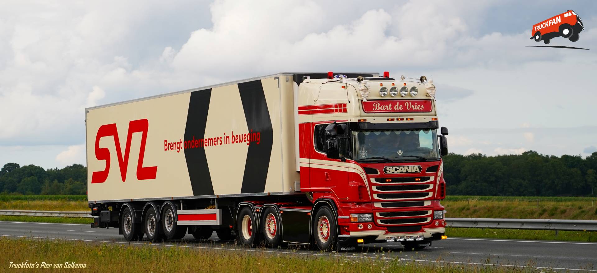 Scania R500 vrachtwagen bij A28 Hooghalen