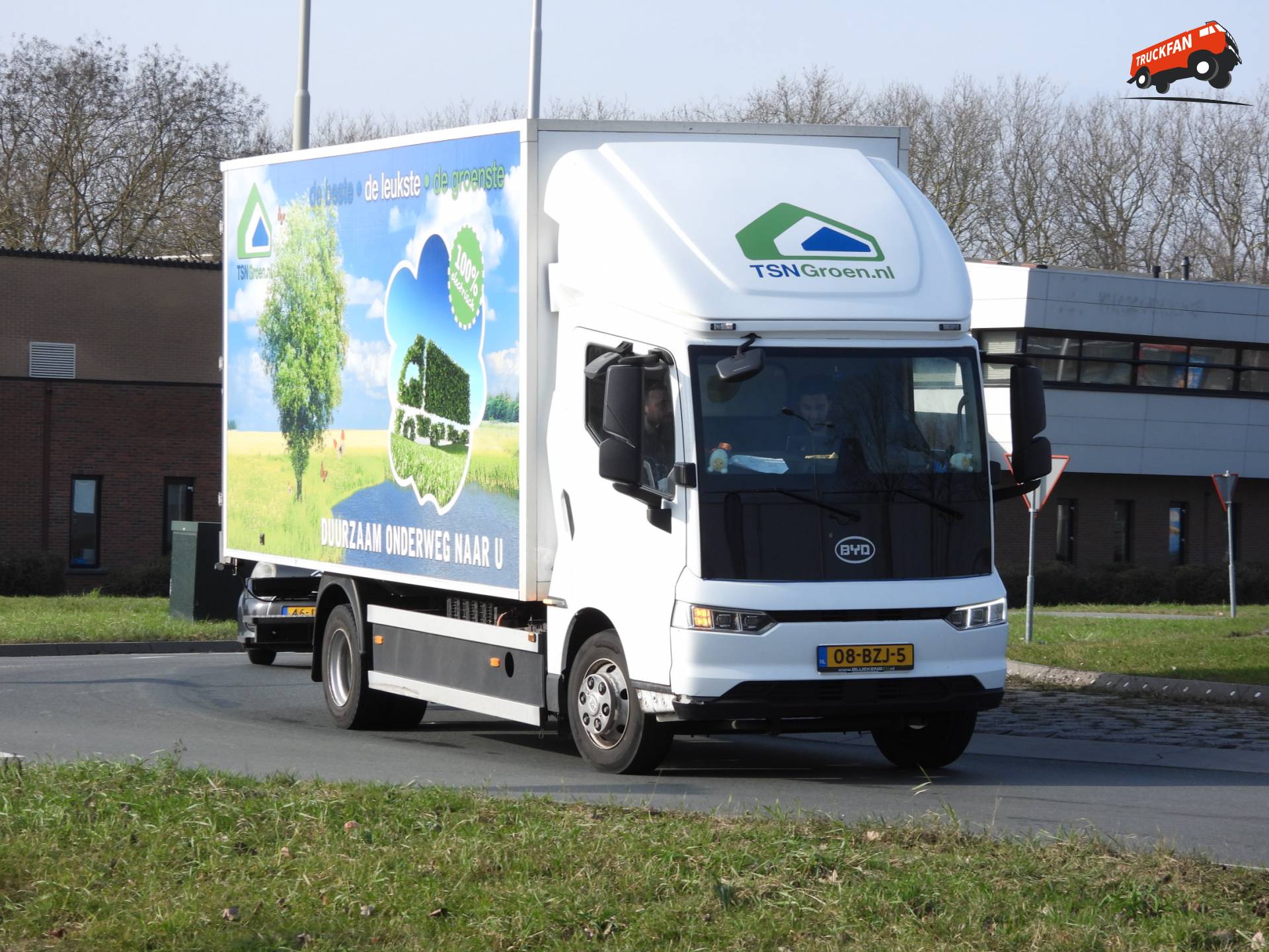 Elektrische BYD ETM6 bij Lopikerplein Schoonhoven