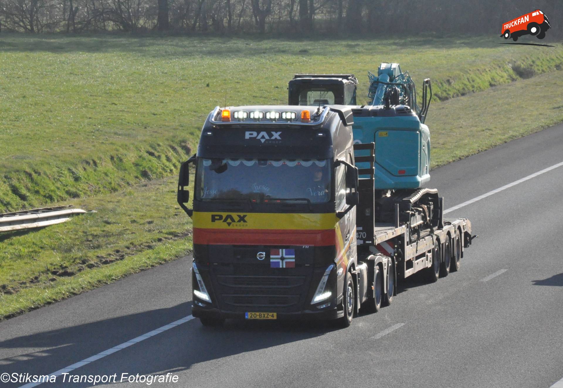 Volvo FH Sleeper truck van Pax Exceptioneel Transport