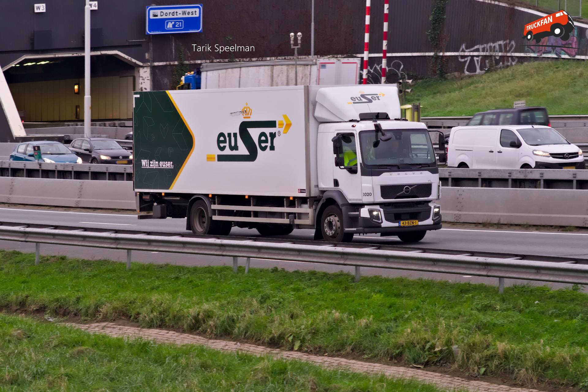 1020, Volvo FL van Euser op de A16