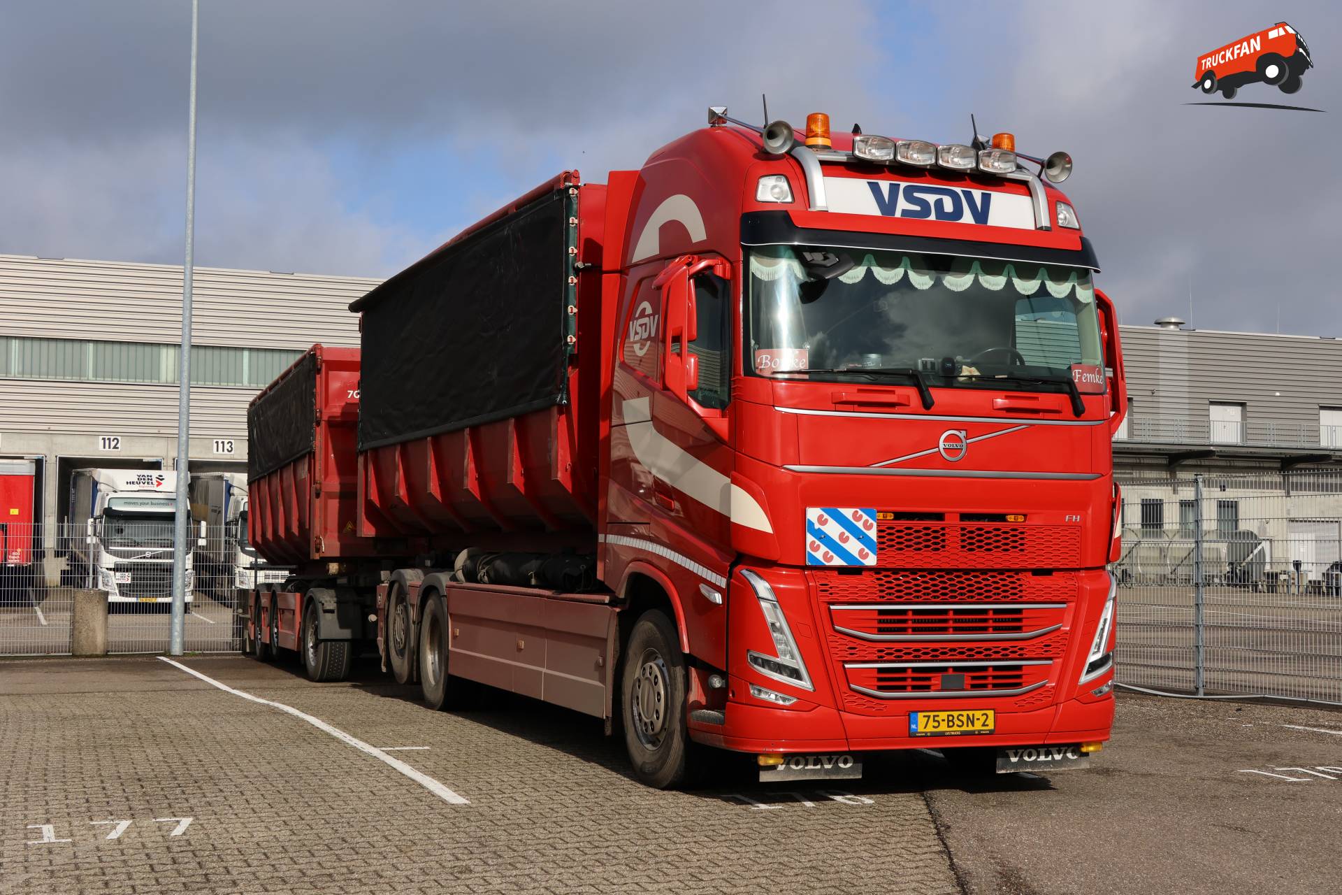 Volvo FH vrachtwagen bij kennismakingsdag SVZ