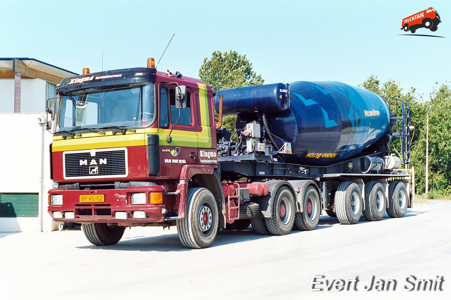 Charter Kingma met 3-assige Karrena mixer