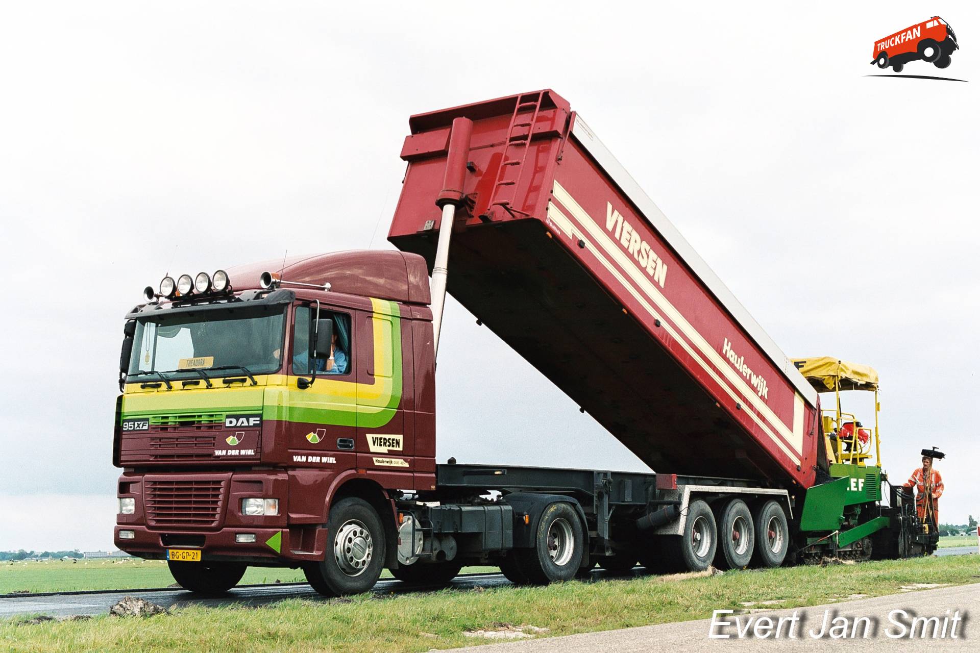 Viersen Haulerwijk vrachtwagen in charter voor Van der Wiel