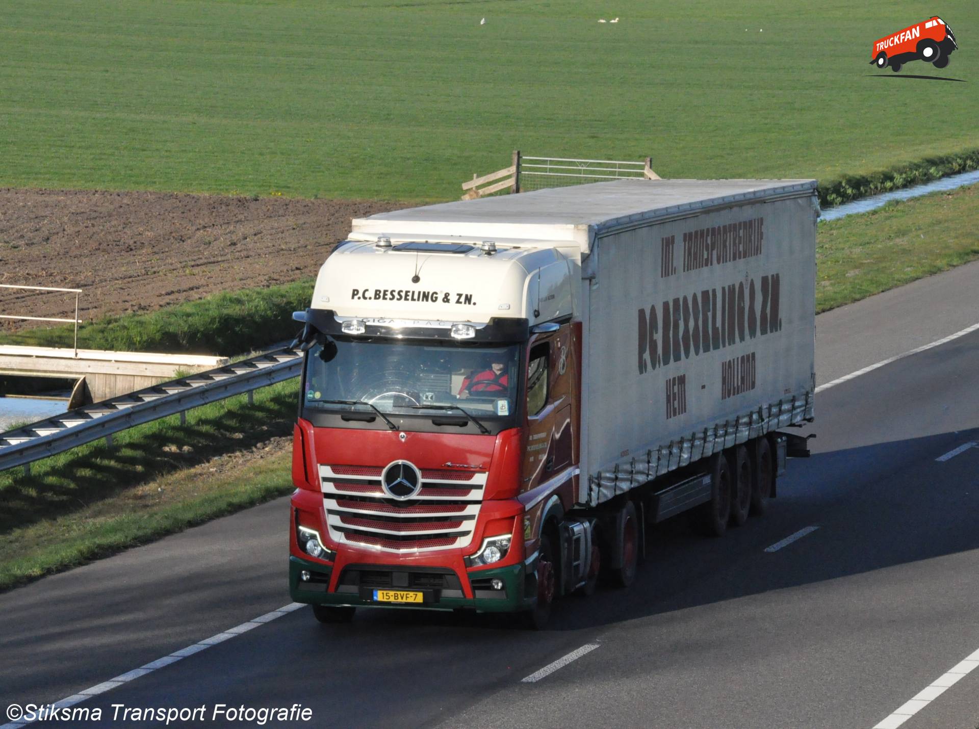 Mercedes-Benz Actros L vrachtwagen van P.C. Besseling & Zn