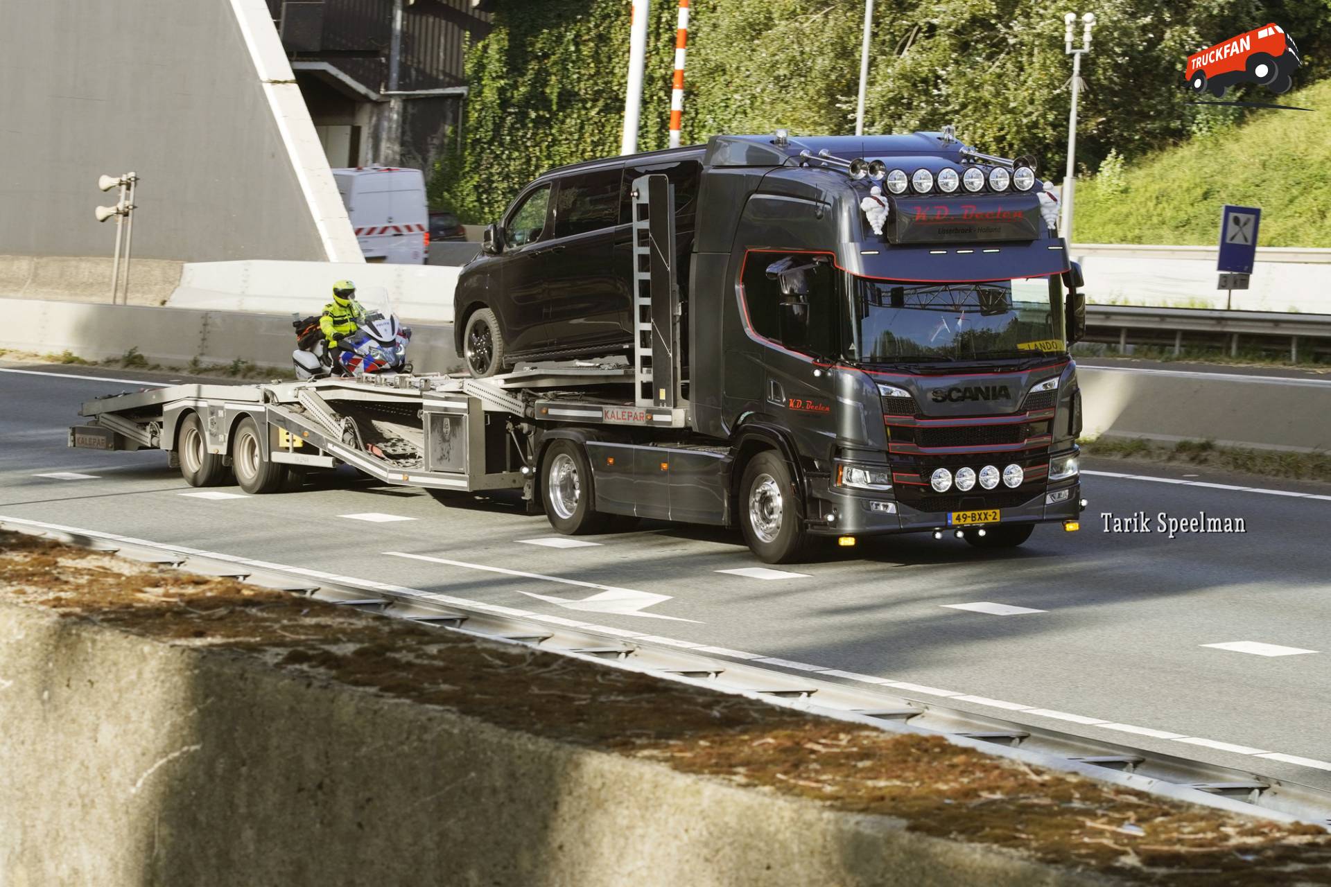 Scania P370 vrachtwagen met kenteken 49-BXX-2