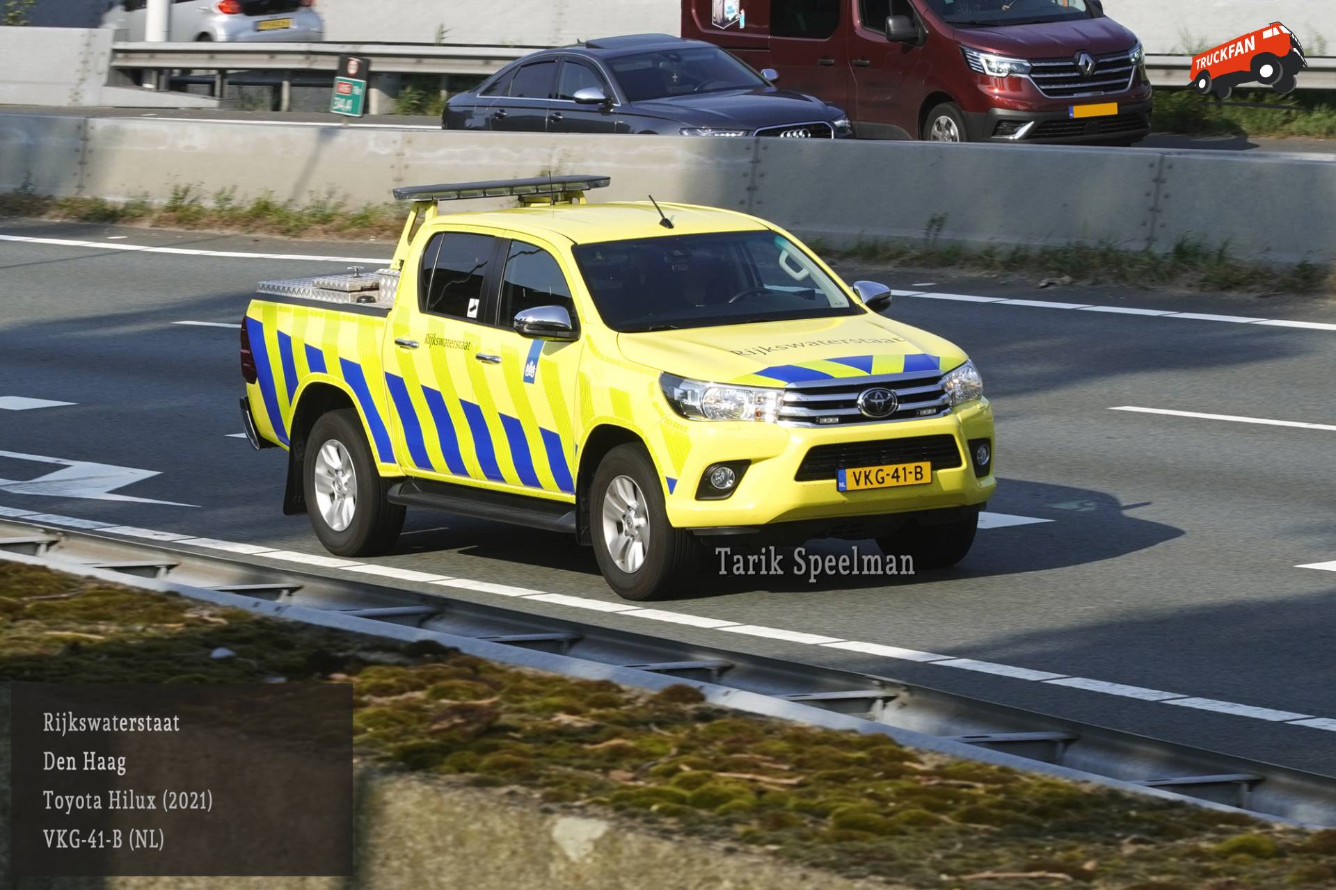 Toyota Hilux met kenteken VKG-41-B op A16