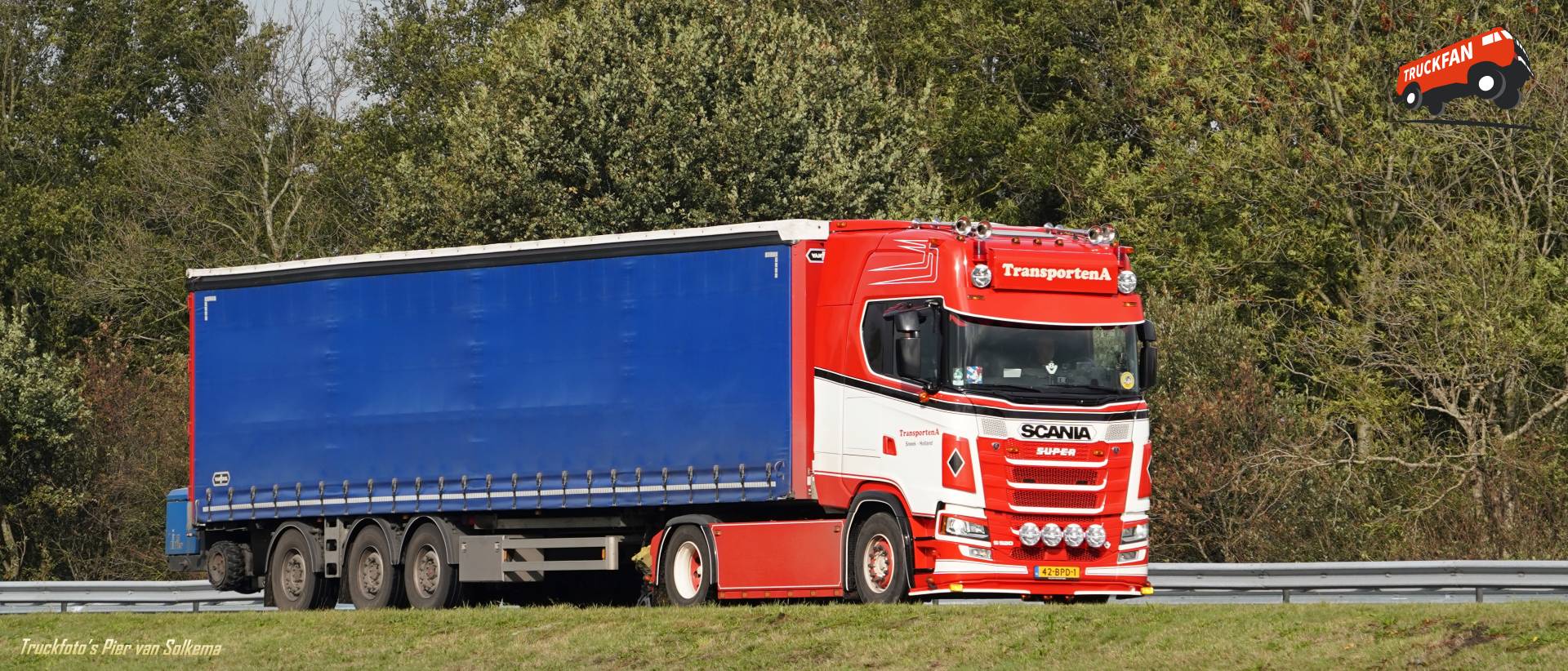 Scania S520 vrachtwagen op A7 bij Sneek