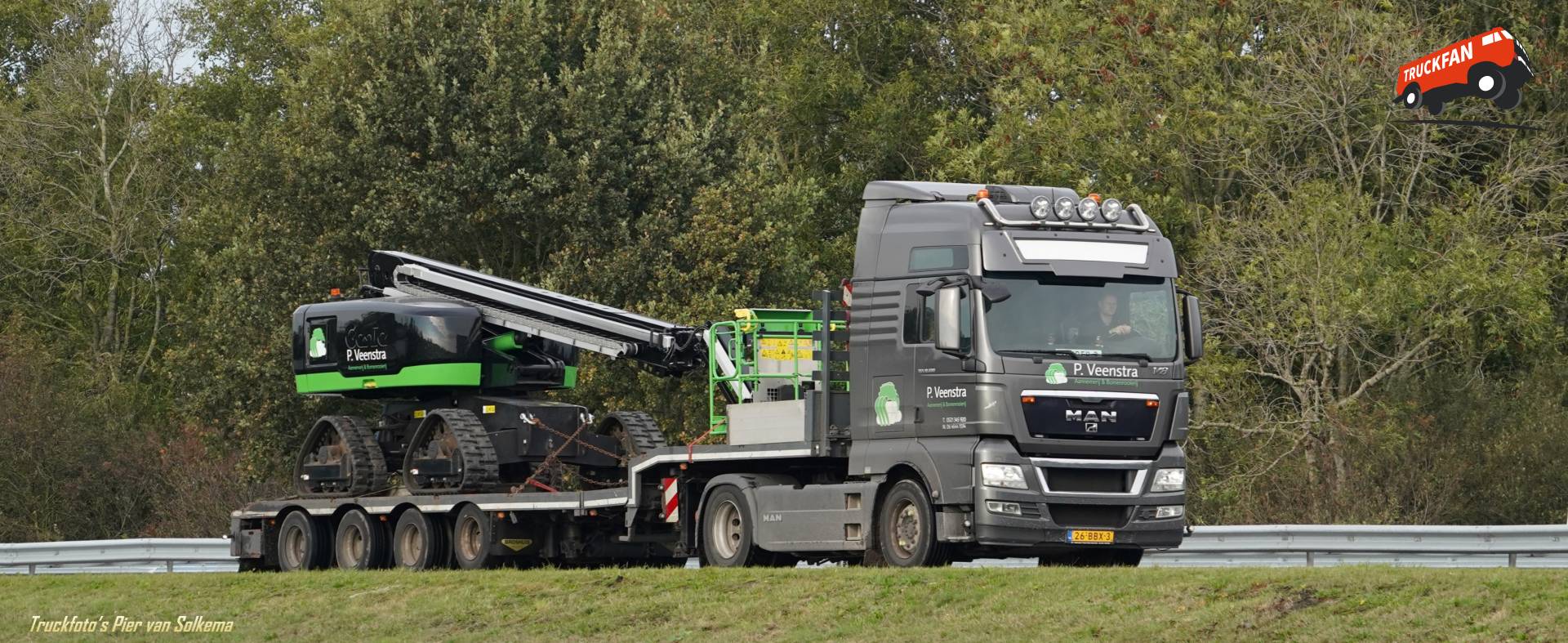 MAN TGX vrachtwagen bij A7 Sneek