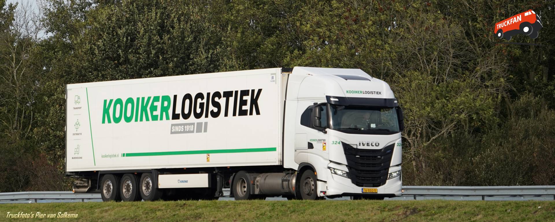 Iveco S-Way vrachtwagen bij de A7 bij Sneek