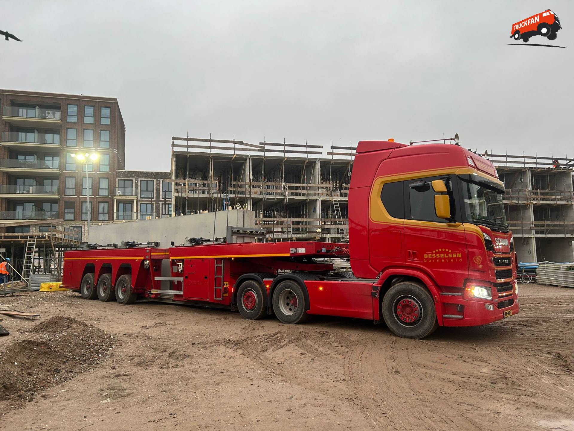 Faymonville PrefaMAX uitschuifbare aanhanger beladen