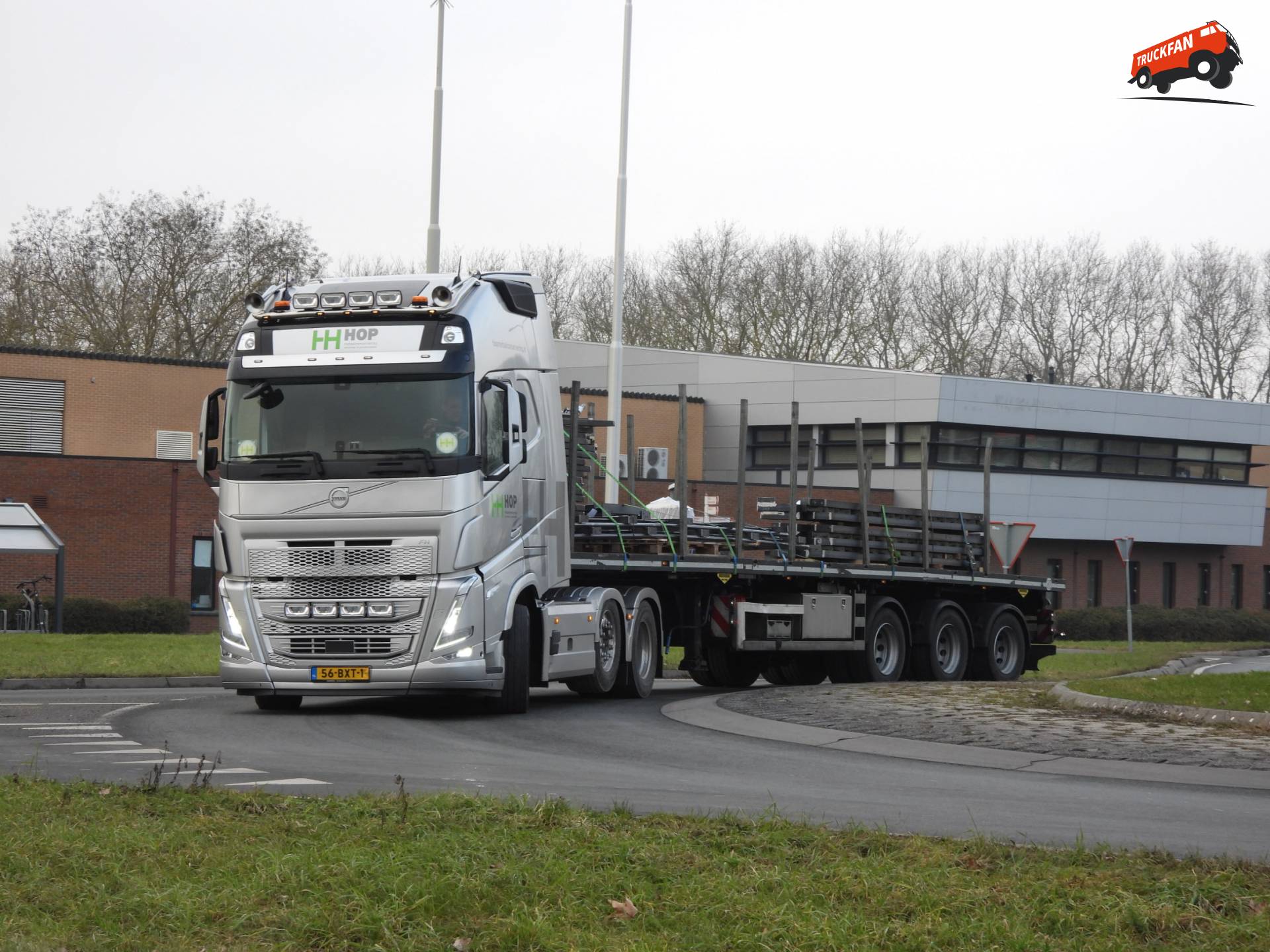 Volvo FH13 460 6x2 bij Lopikerplein Schoonhoven