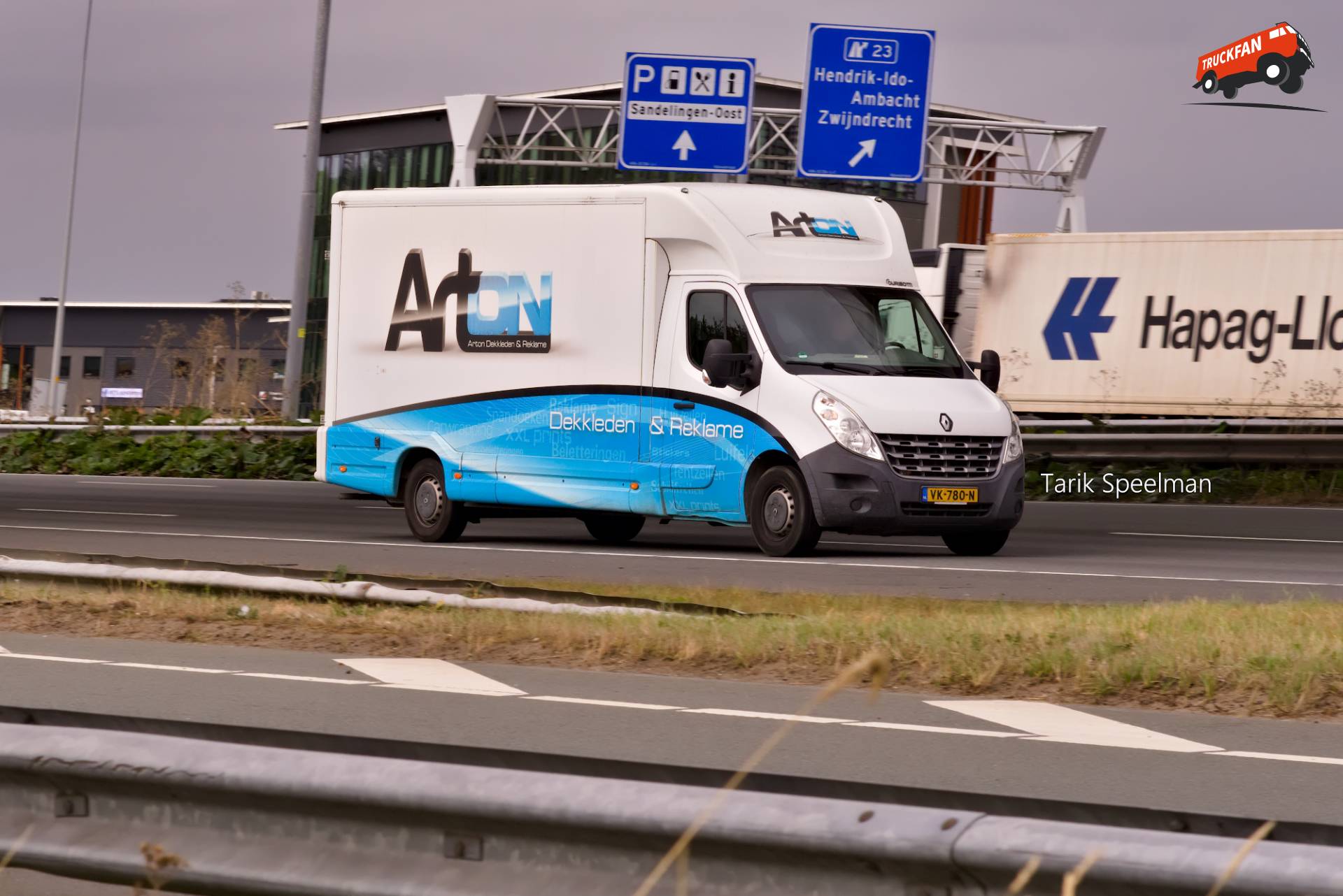 Renault Master met kenteken VK-780-N op A16