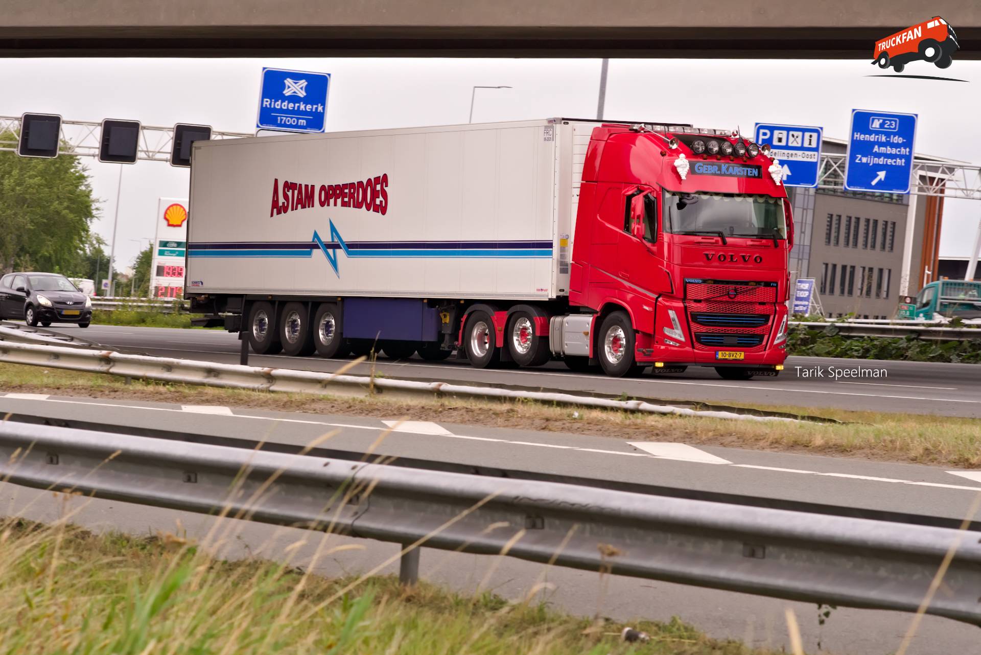Volvo FH5 vrachtwagen van Gebr. Karsten op A16