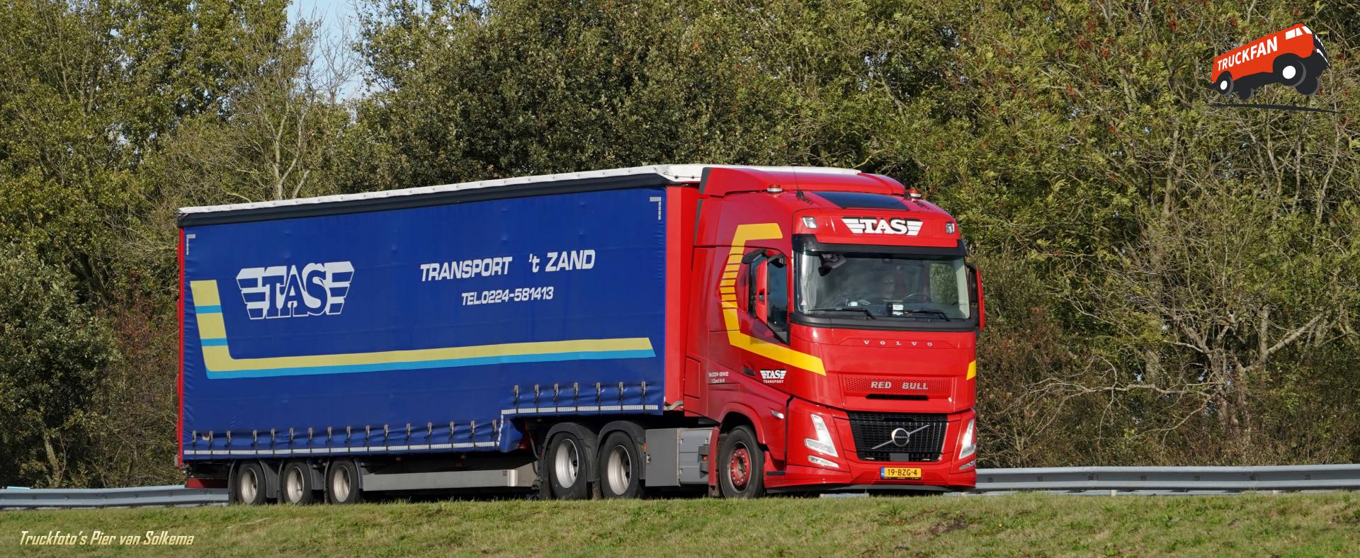 Volvo FH Aero truck on A7 in Sneek