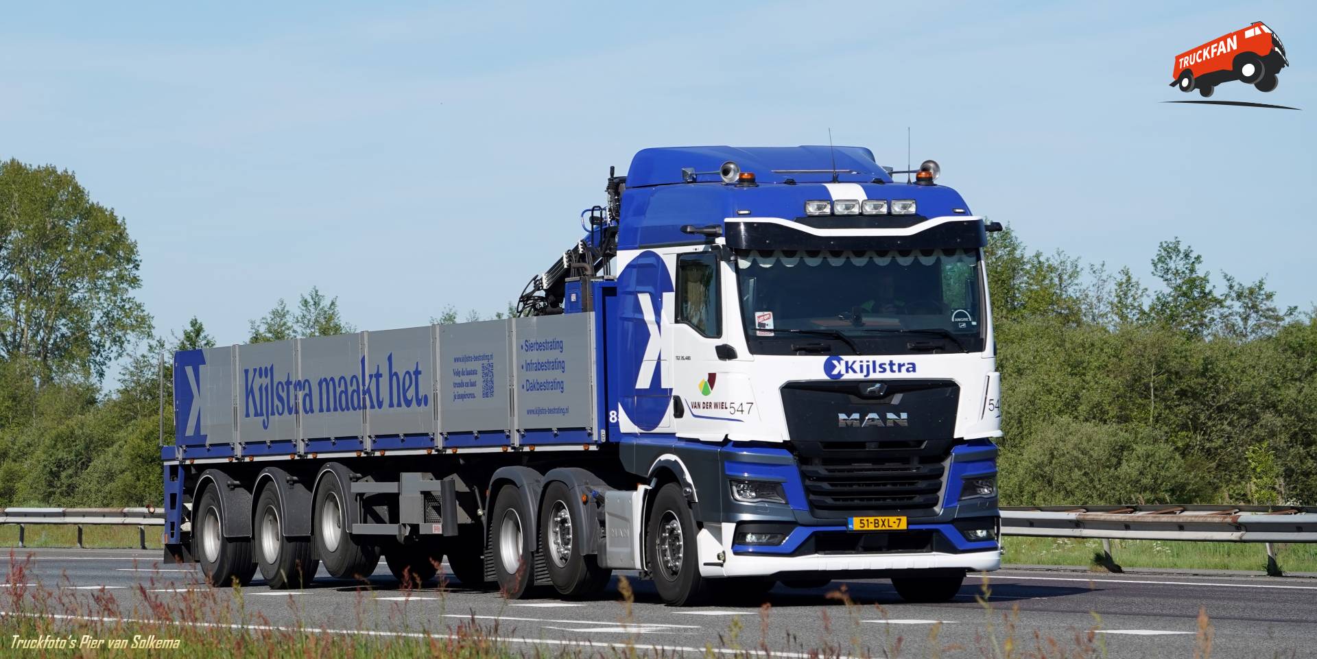 MAN TGX vrachtwagen op A28 Veeningen