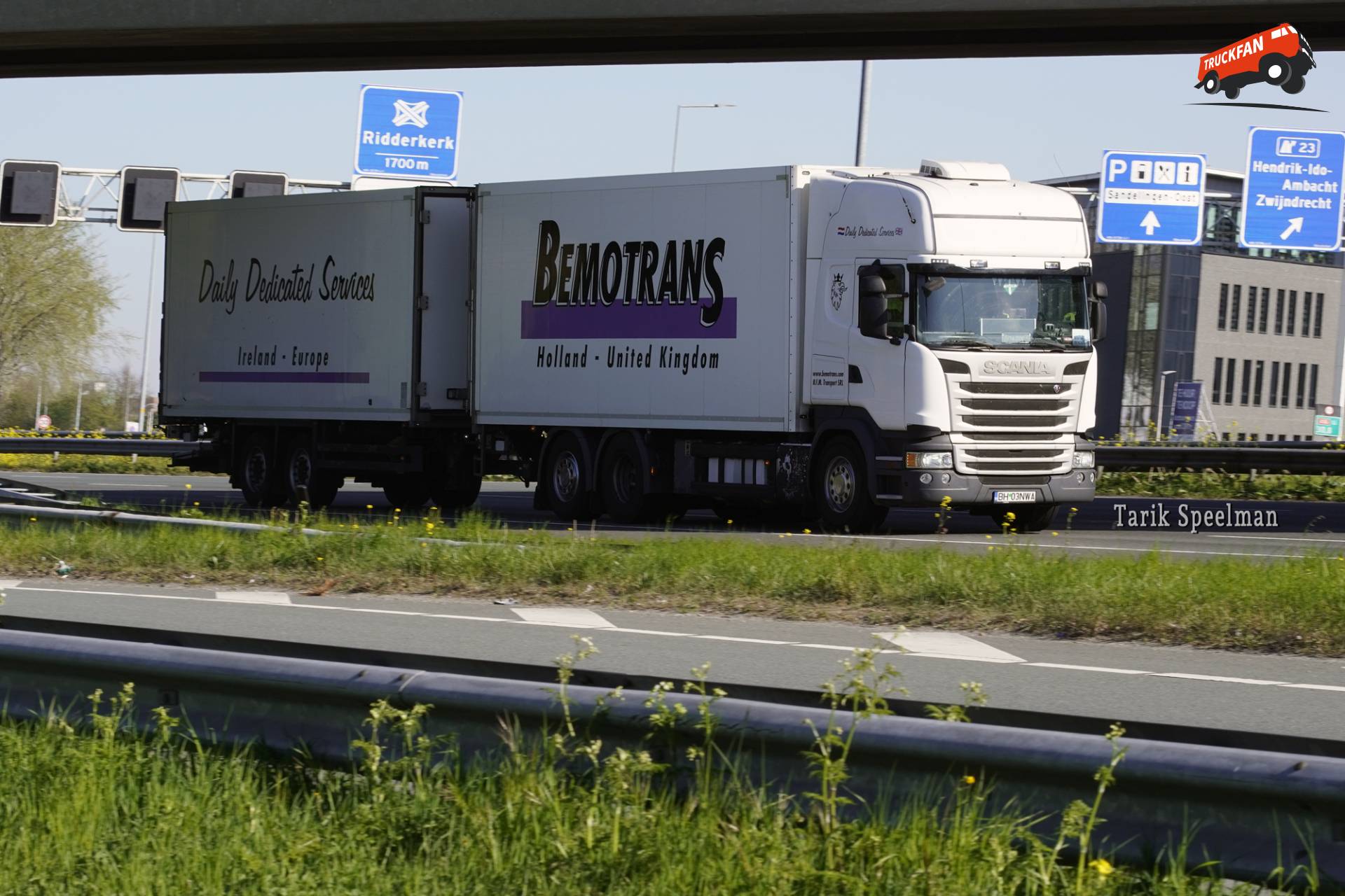 Bemotrans vrachtwagen op de A16 snelweg in april 2025