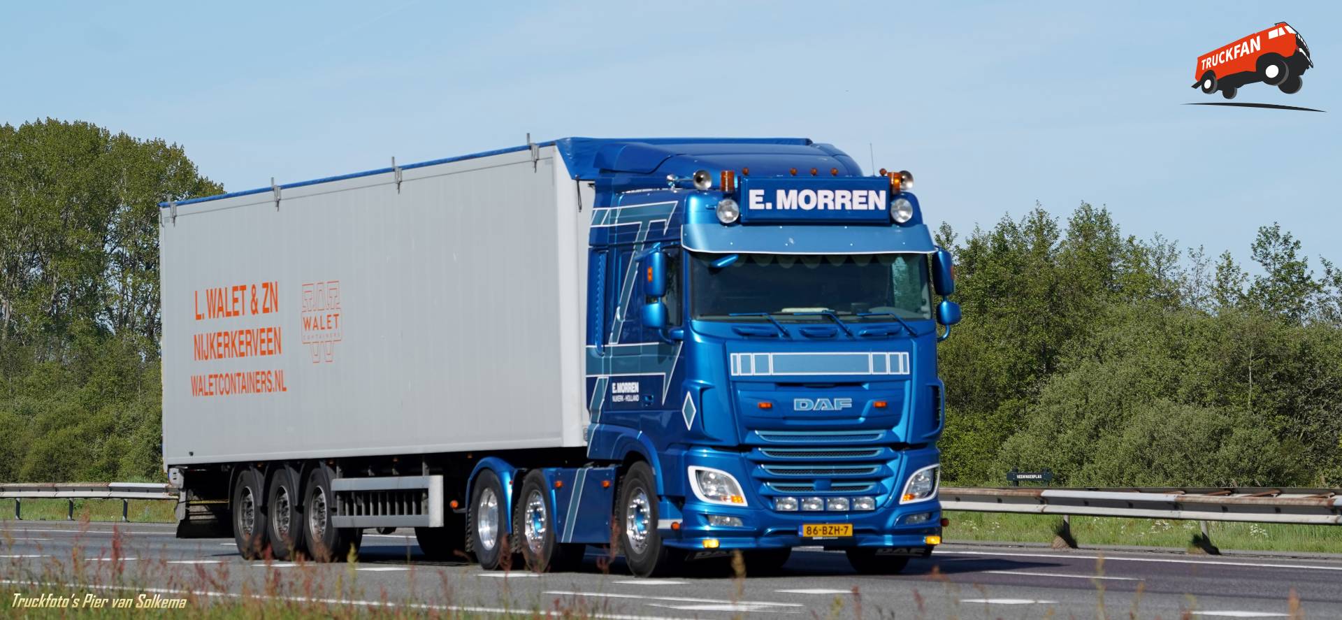 DAF XF vrachtwagen bij A28 Veeningen