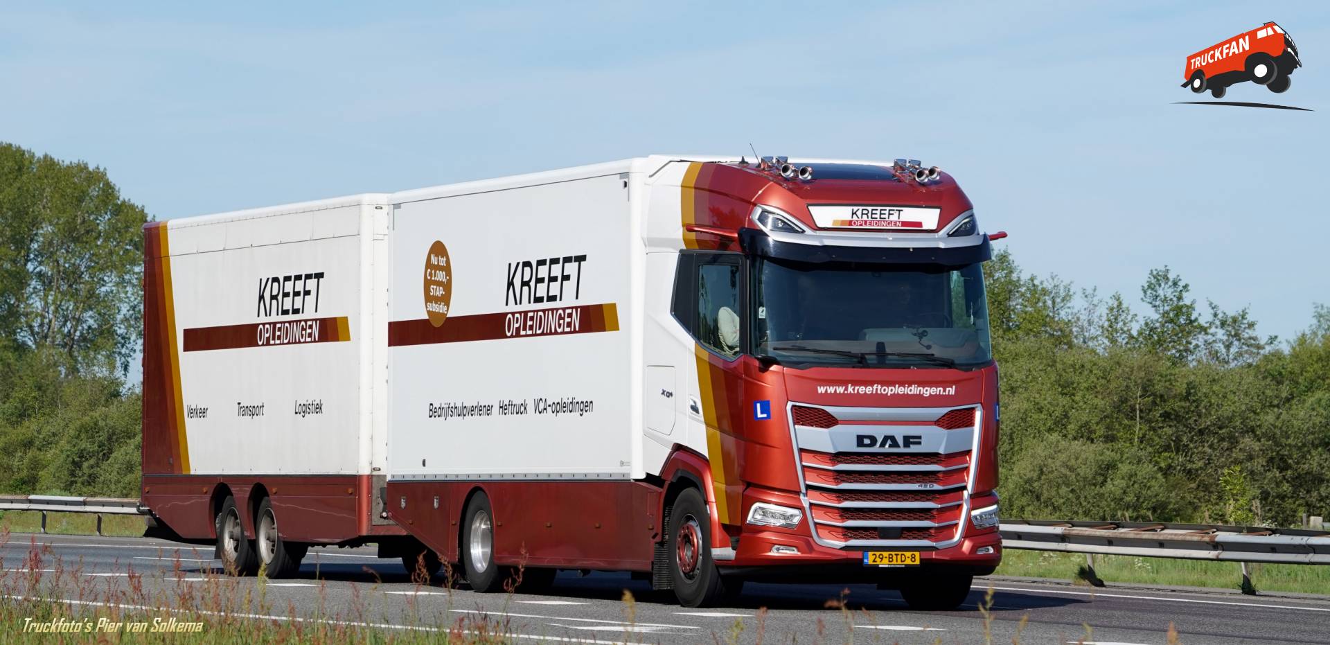 DAF XG+ vrachtwagen met gesloten opbouw