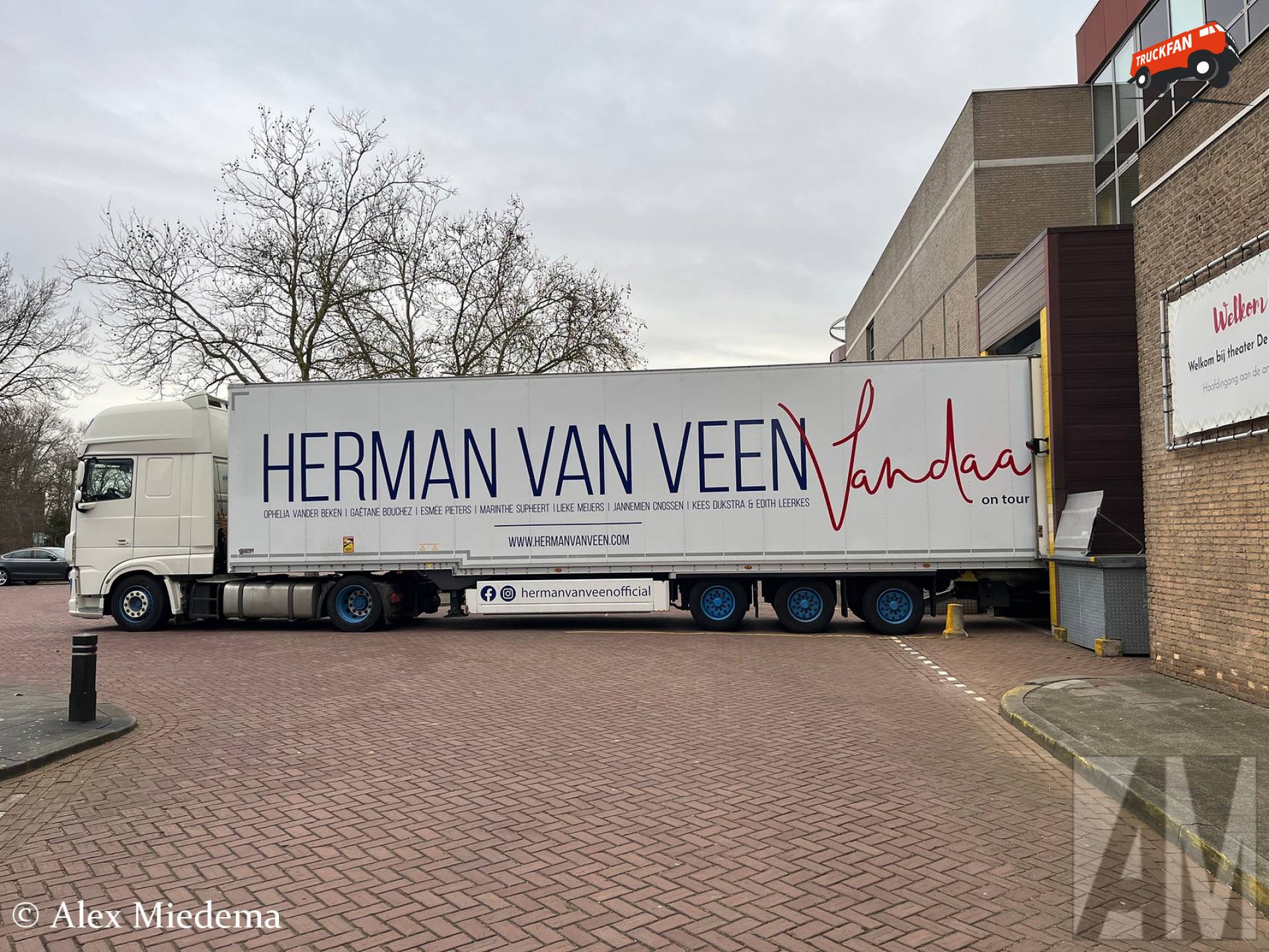 DAF XF vrachtwagen gekoppeld aan Talson oplegger in Oss