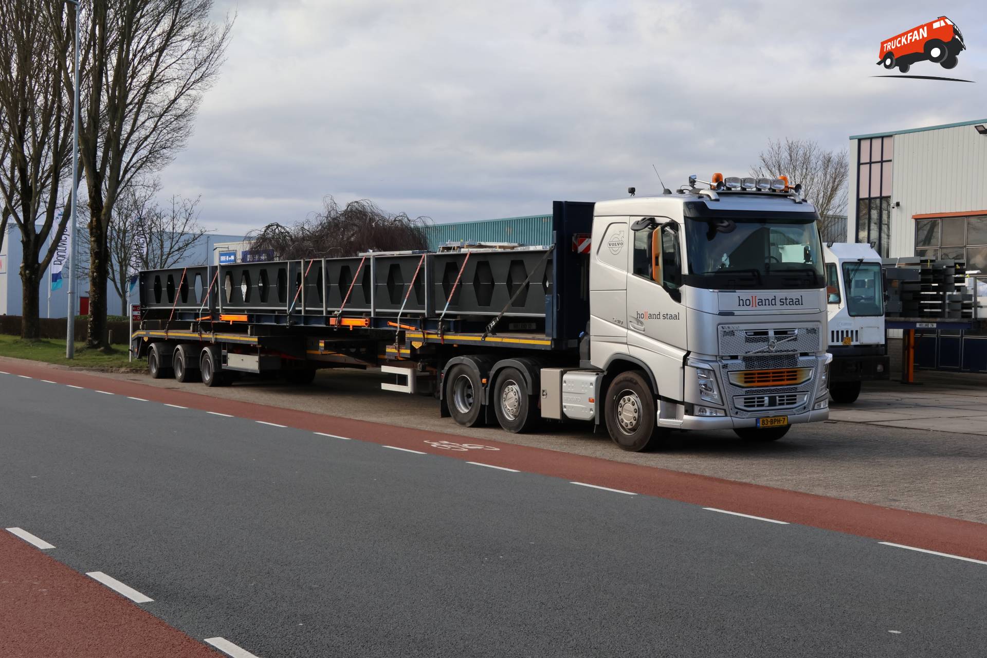 Volvo FH truck van Holland Staal