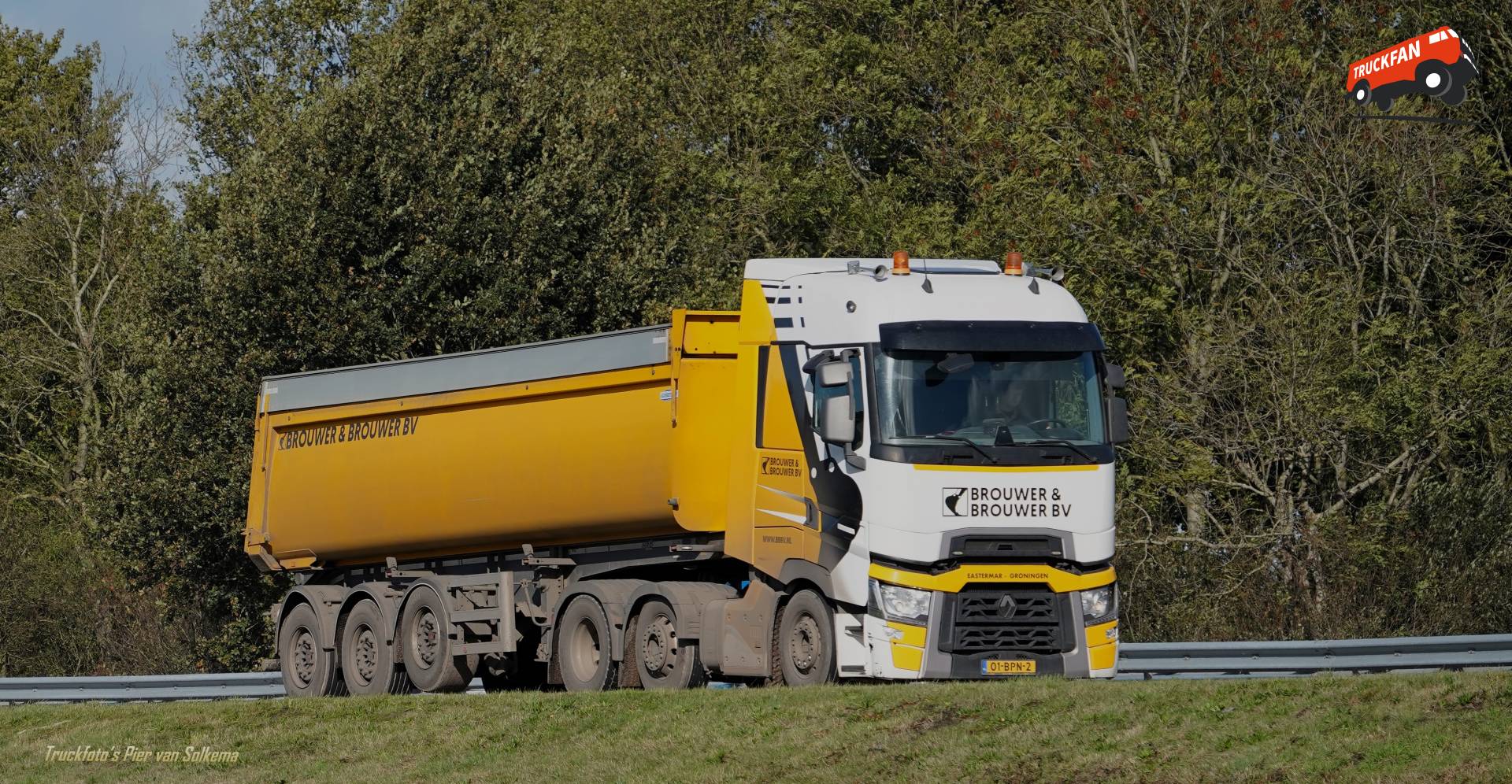 Renault T Kipper Transportwagen op A7 Sneek