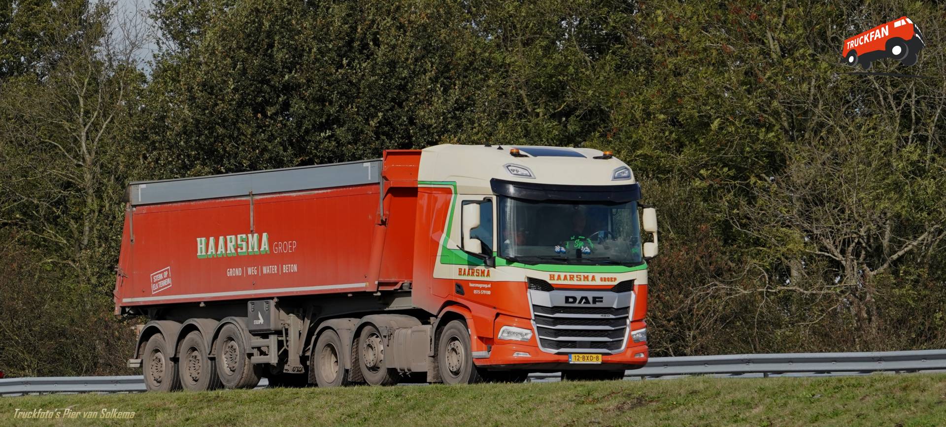 DAF XD vrachtwagen op de A7 bij Sneek