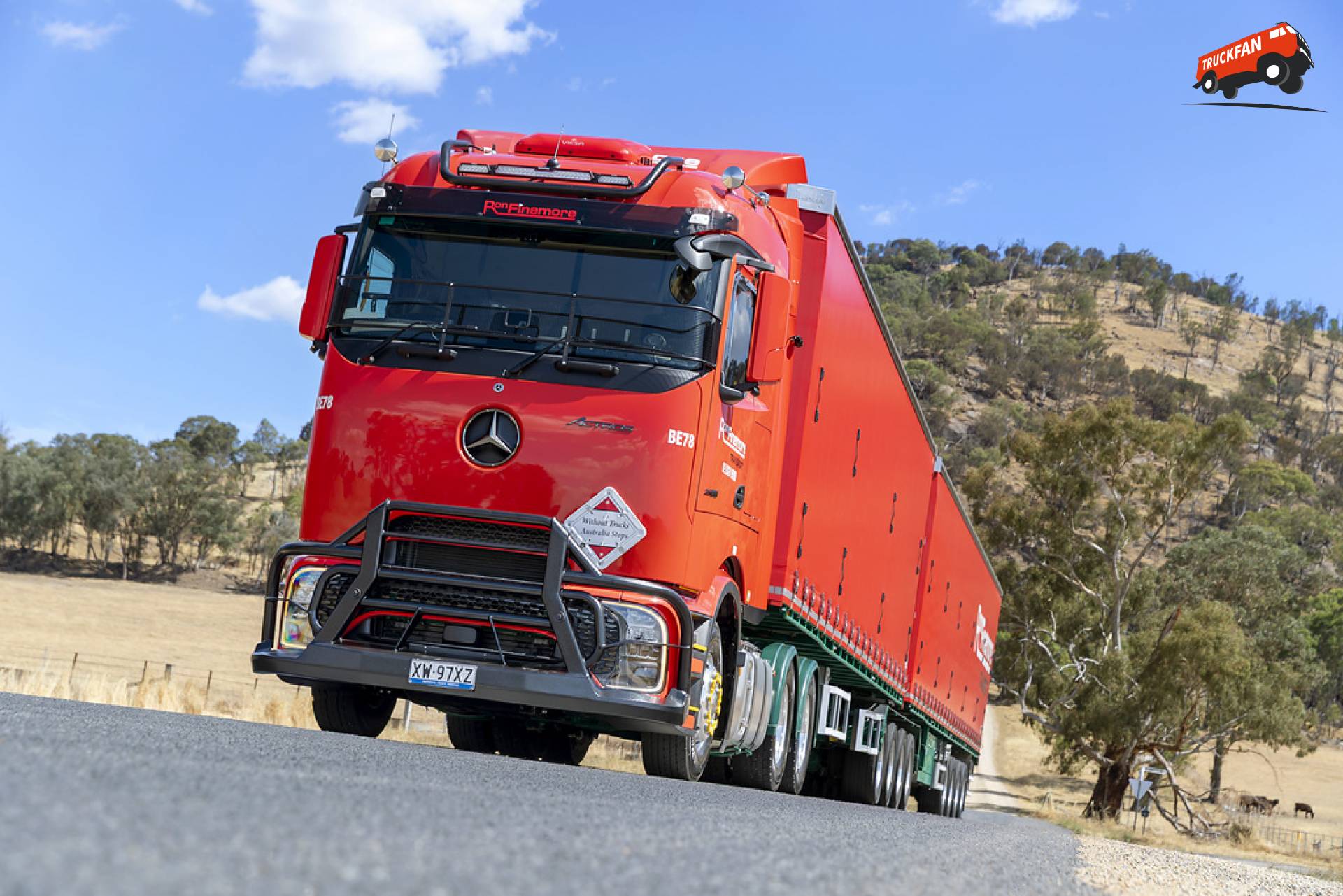 Ron Finemore Transport ontvangt nieuwe Mercedes-Benz Actros L