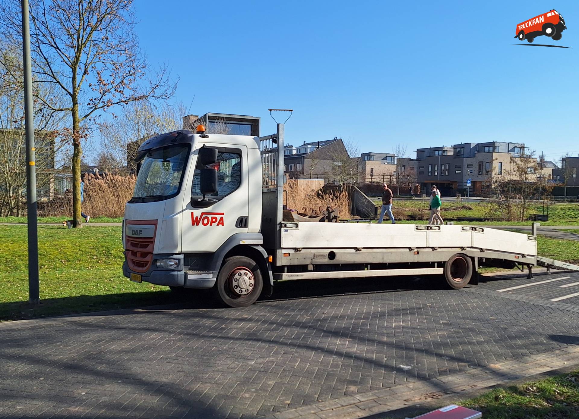 Oprijauto van loonbedrijf WOPA in Leesten-Oost