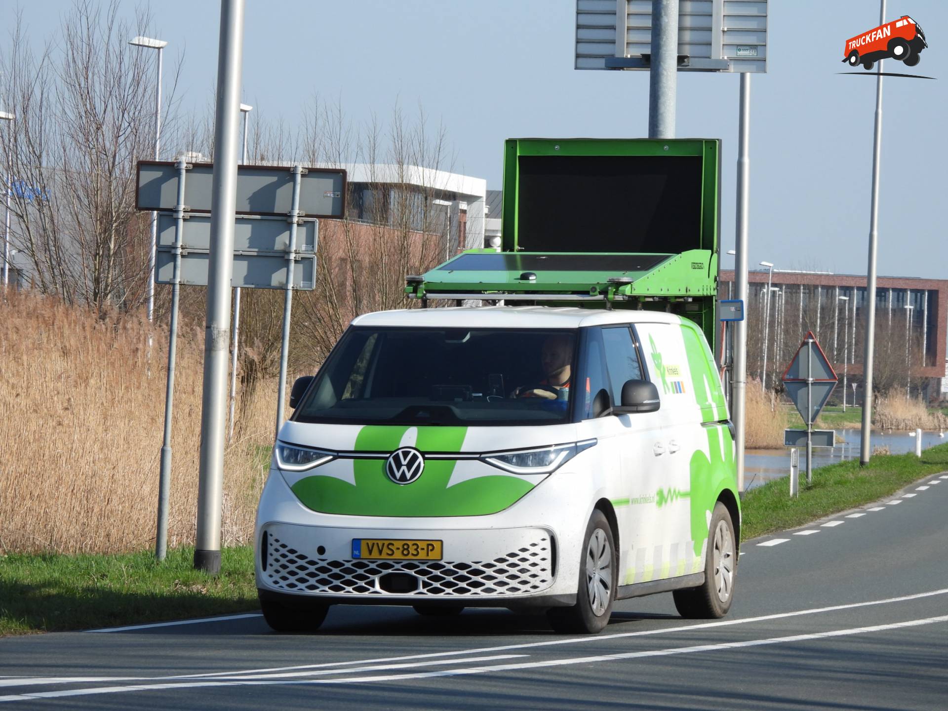 Volkswagen ID.Buzz van 2023 op N210 M. A. Reinaldaweg