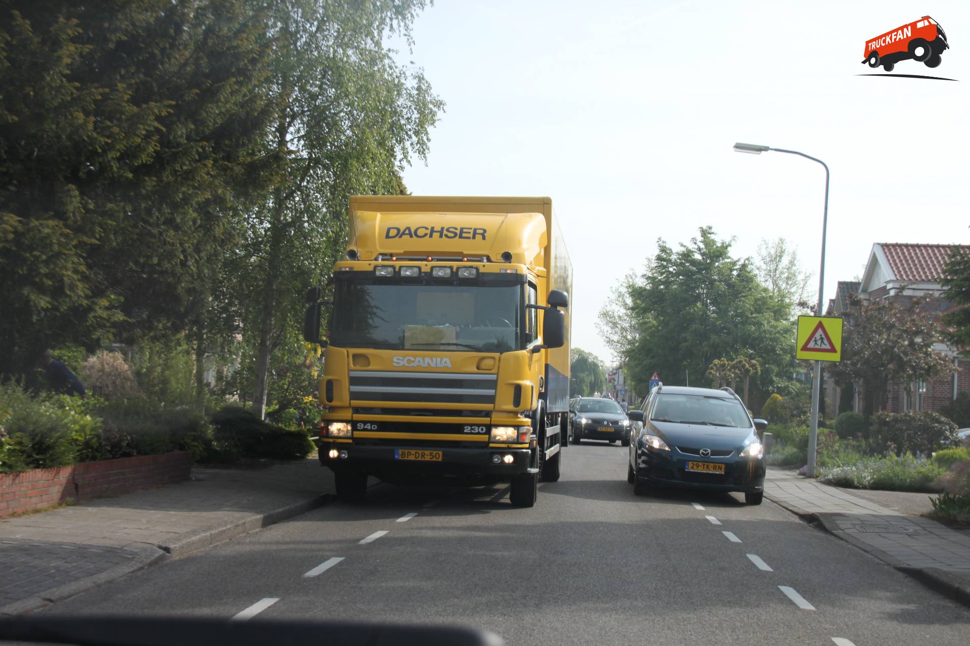 Scania 94 vrachtwagen van Dachser