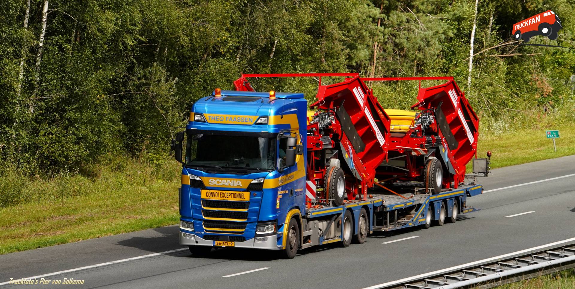 Scania 450S vrachtwagen met open laadbak