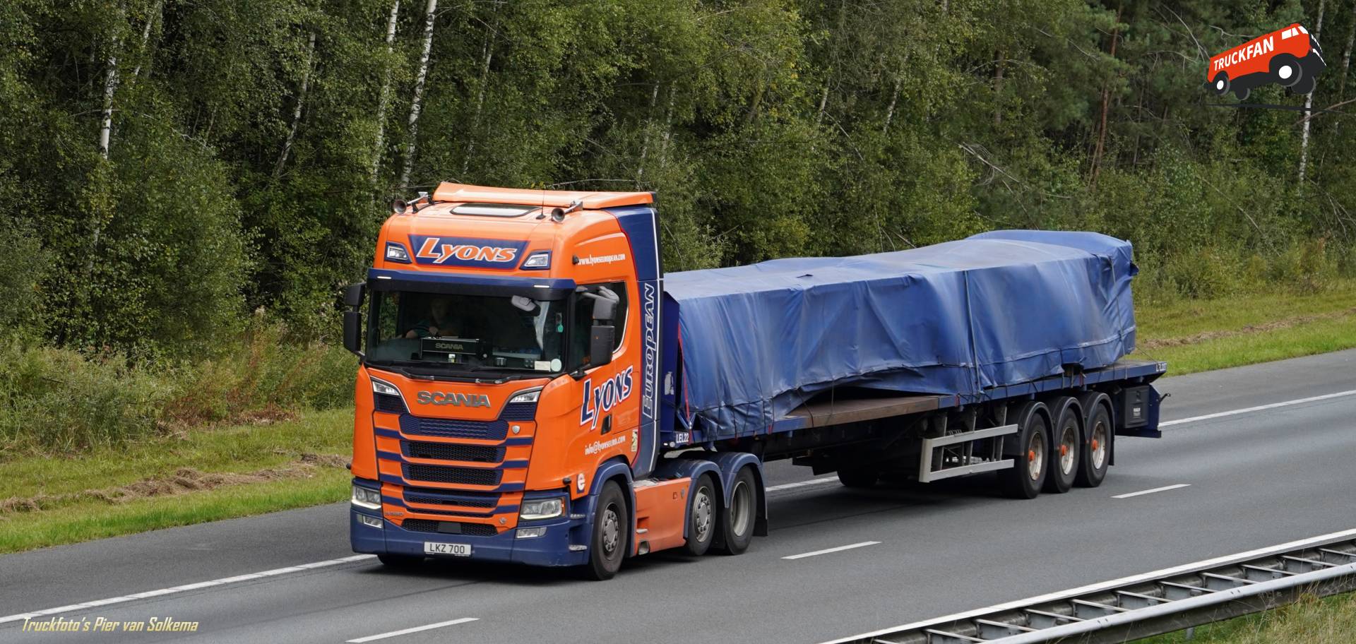 Scania S580 vrachtwagen bij de A1 in Oldenzaal