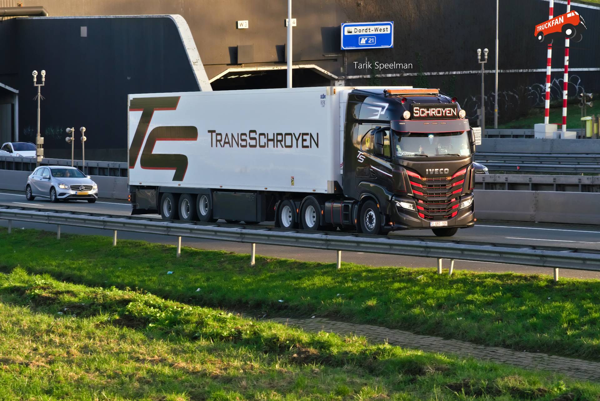 Iveco S-Way vrachtwagen nummer 2-ERZ-106