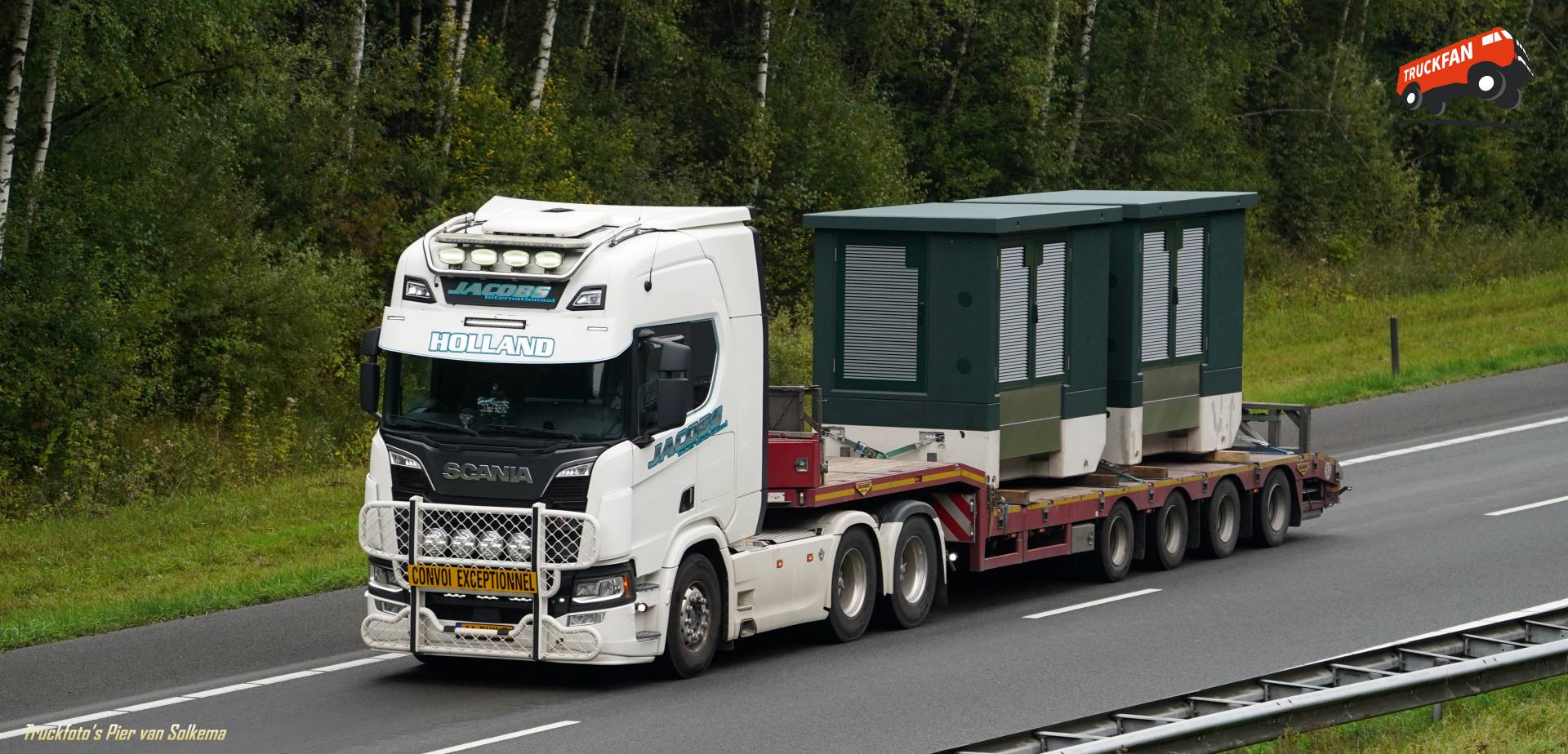 Scania vrachtwagen bij A1 Oldenzaal