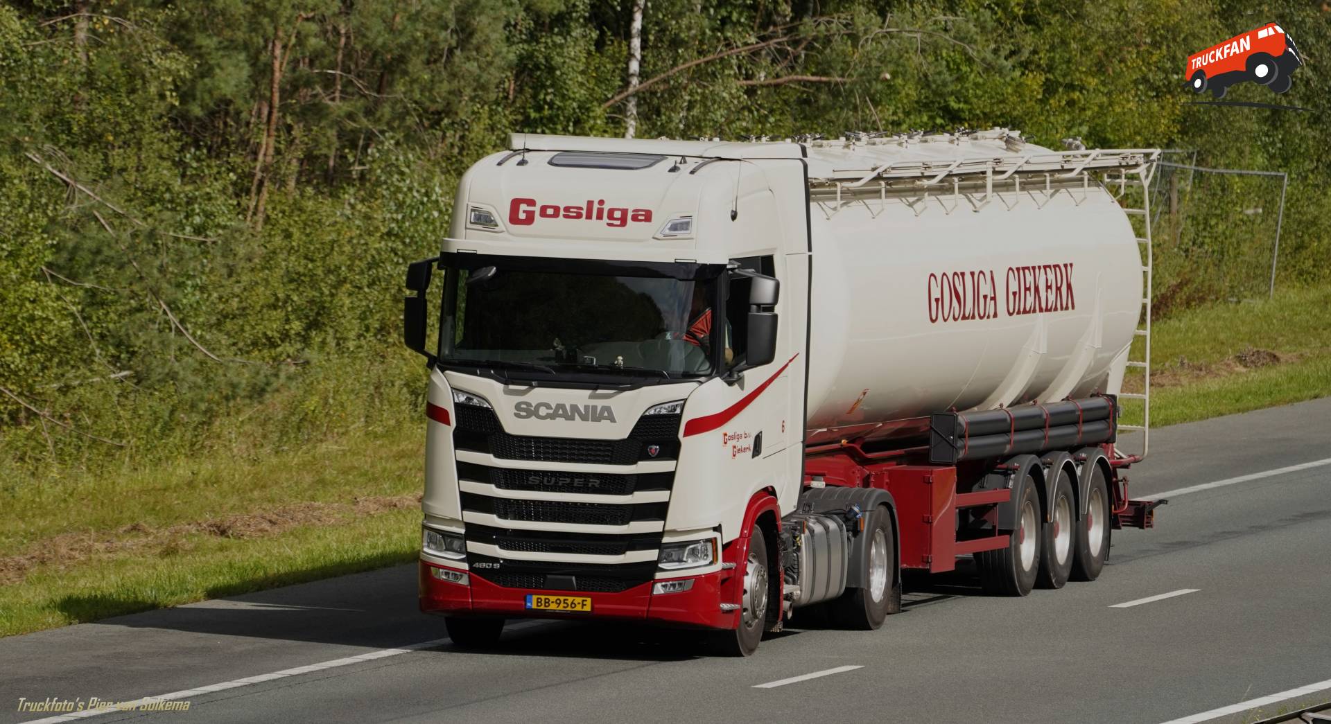 Scania 480S truck bij A1 Oldenzaal
