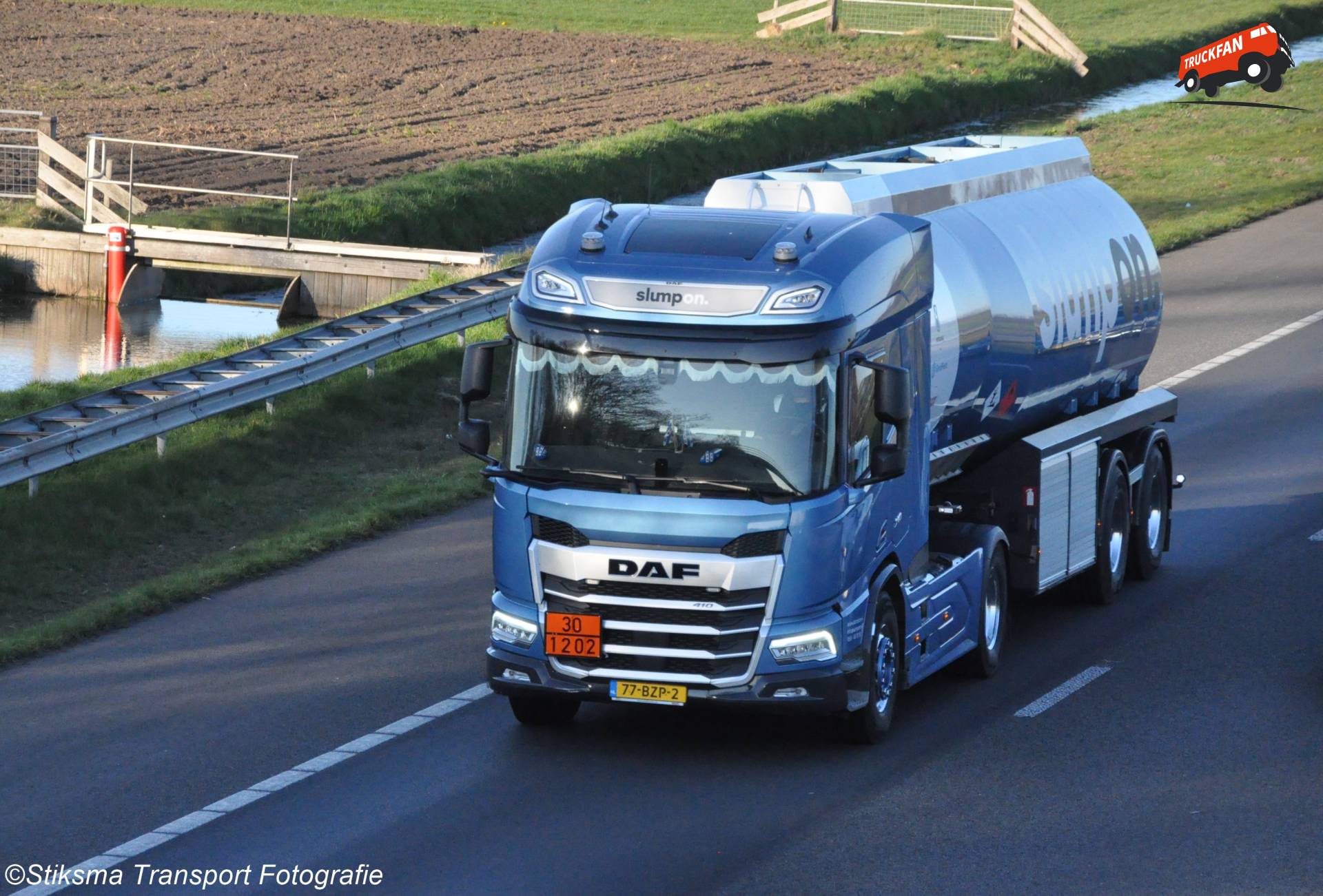 DAF XD tanktransport bij Slump Oil Transport